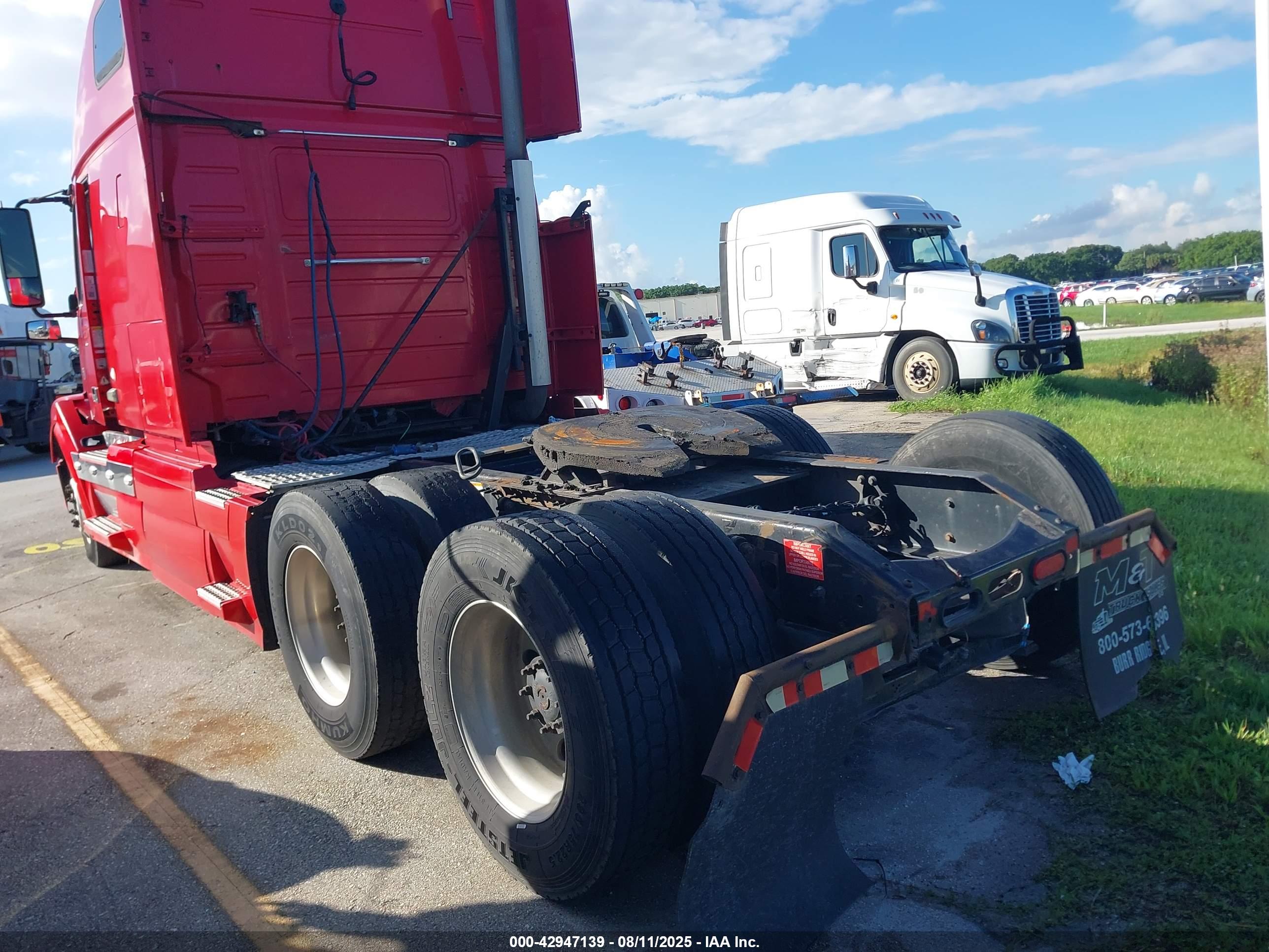 VOLVO VN image 3