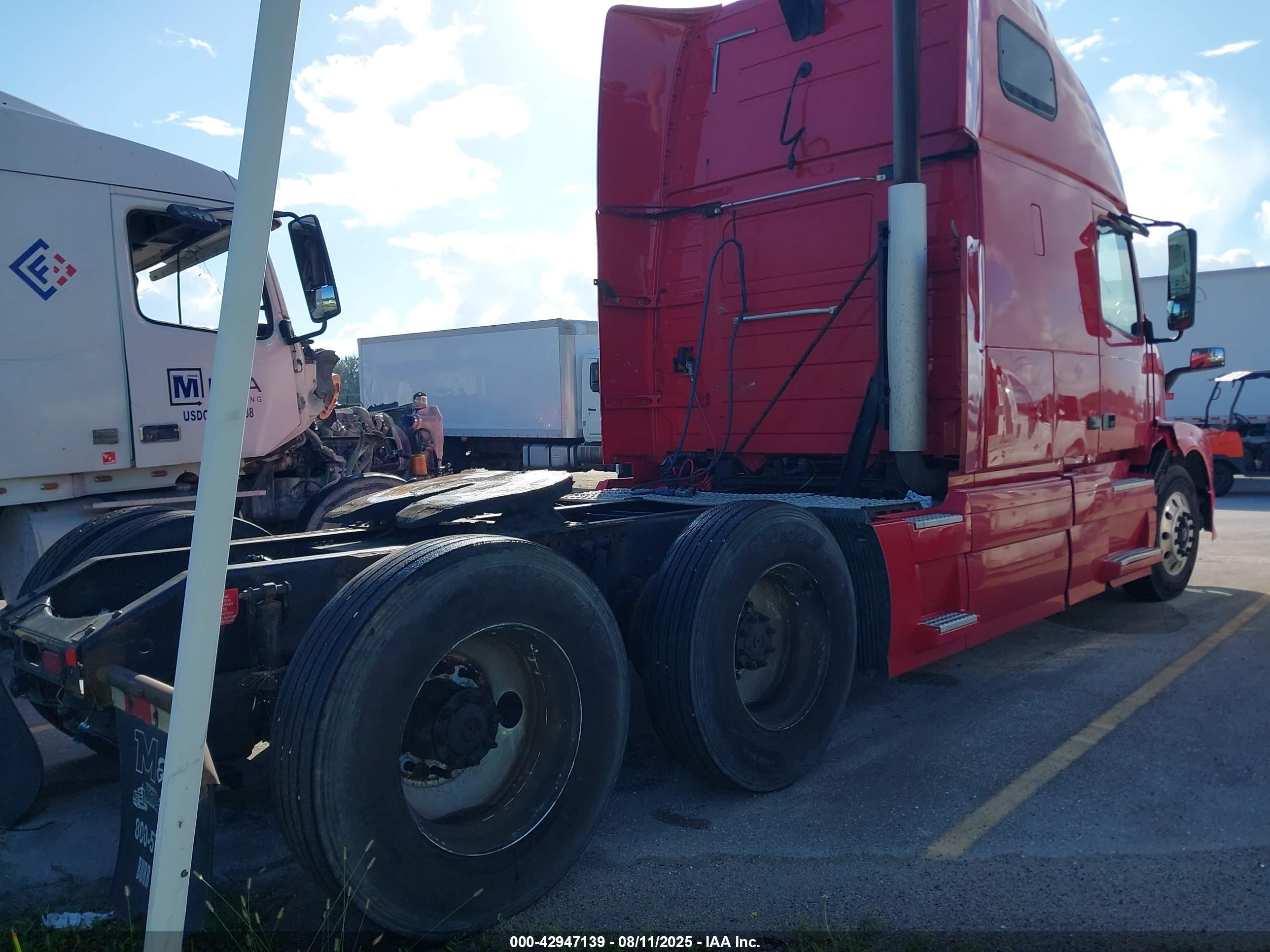 VOLVO VN image 4