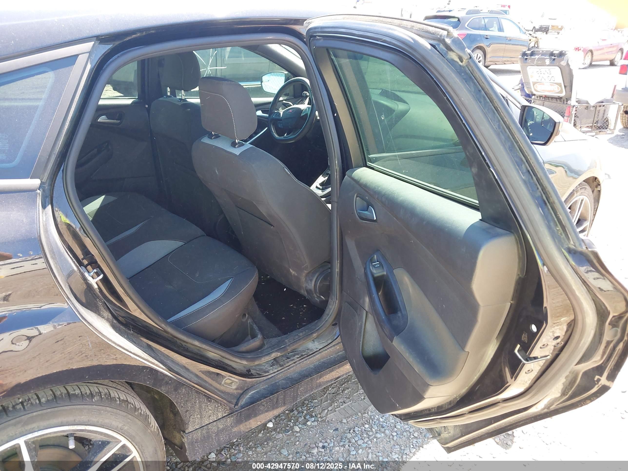 FORD FOCUS image 8