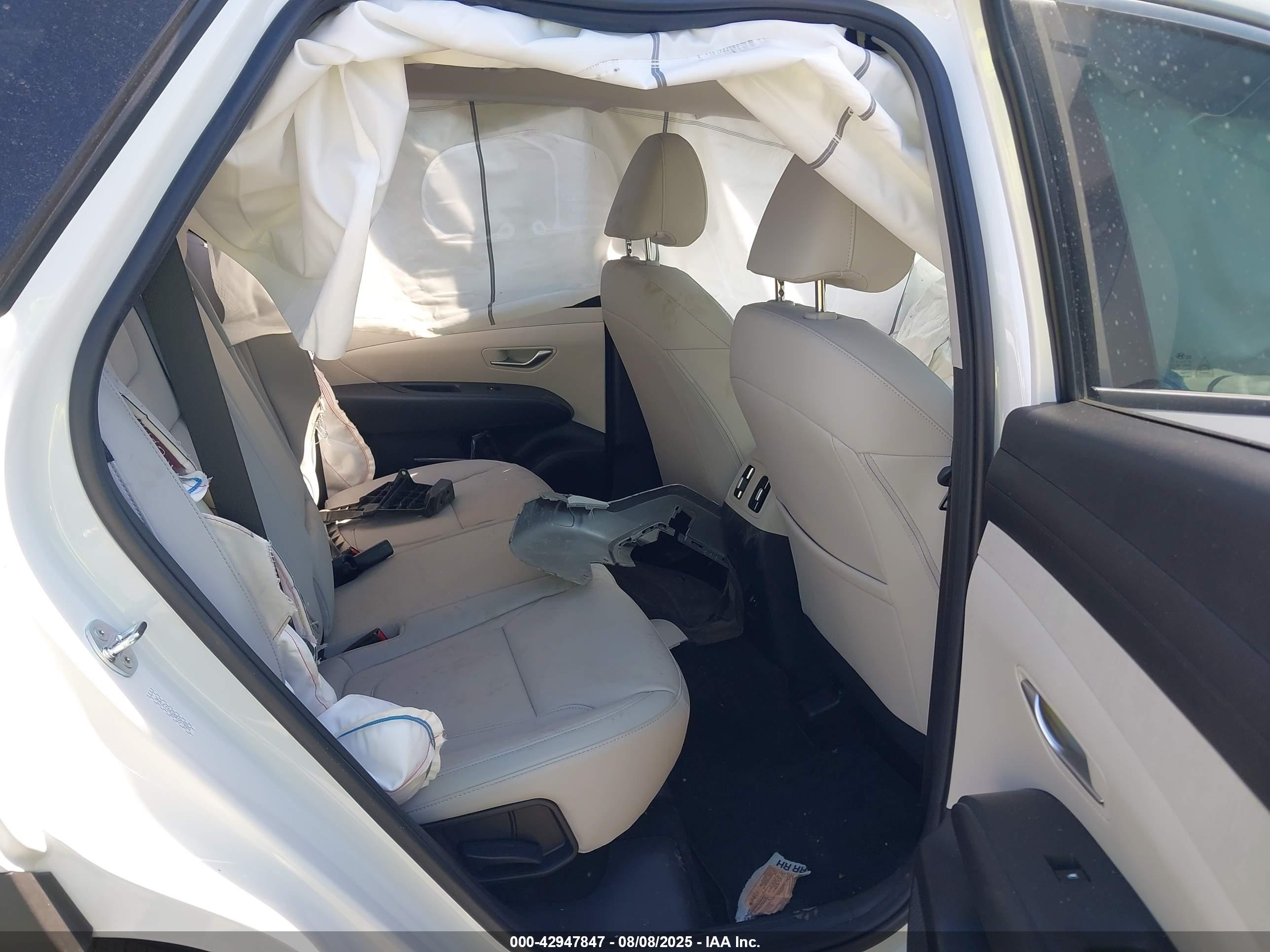 HYUNDAI TUCSON image 8