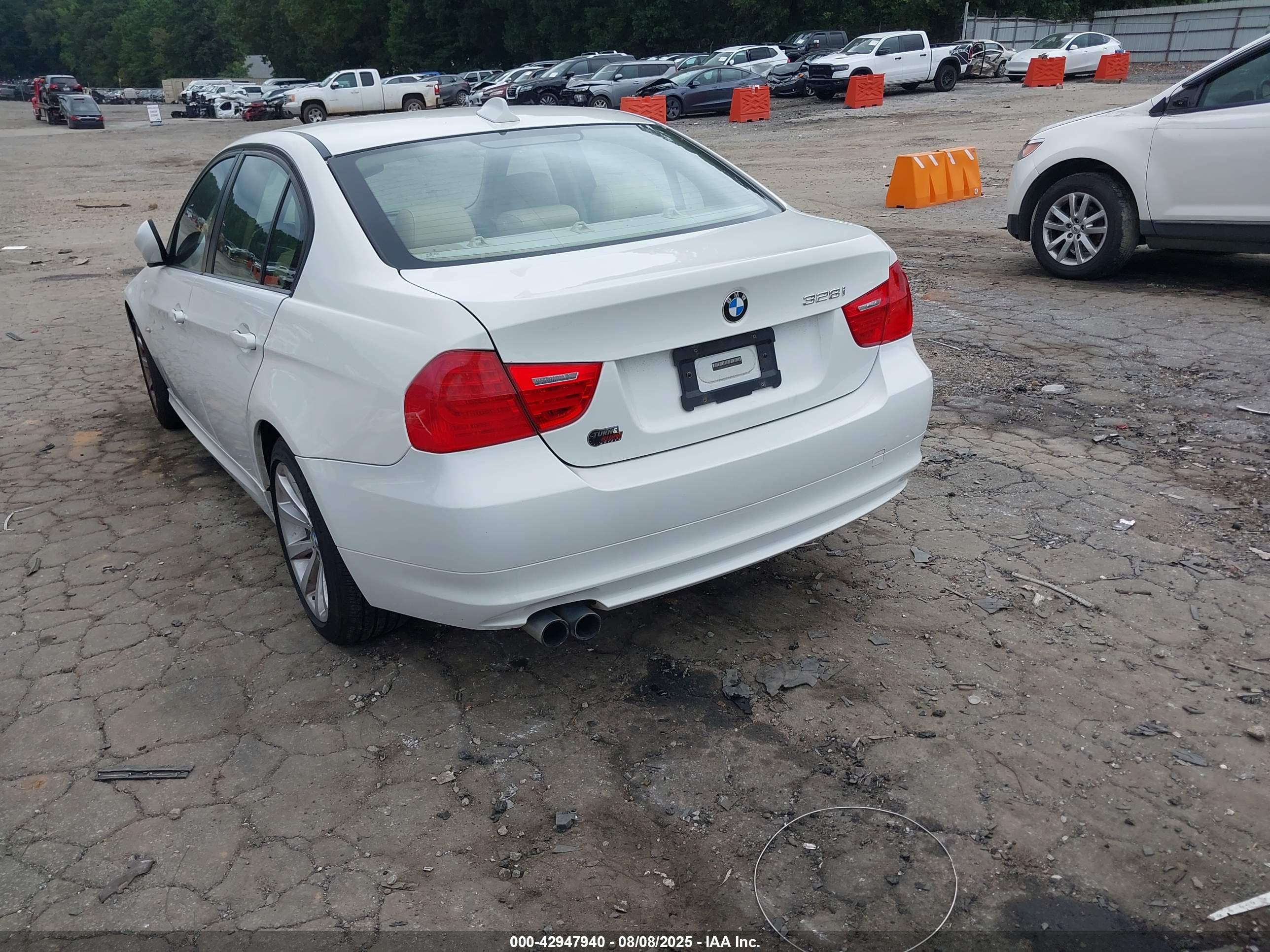 BMW 328I image 3