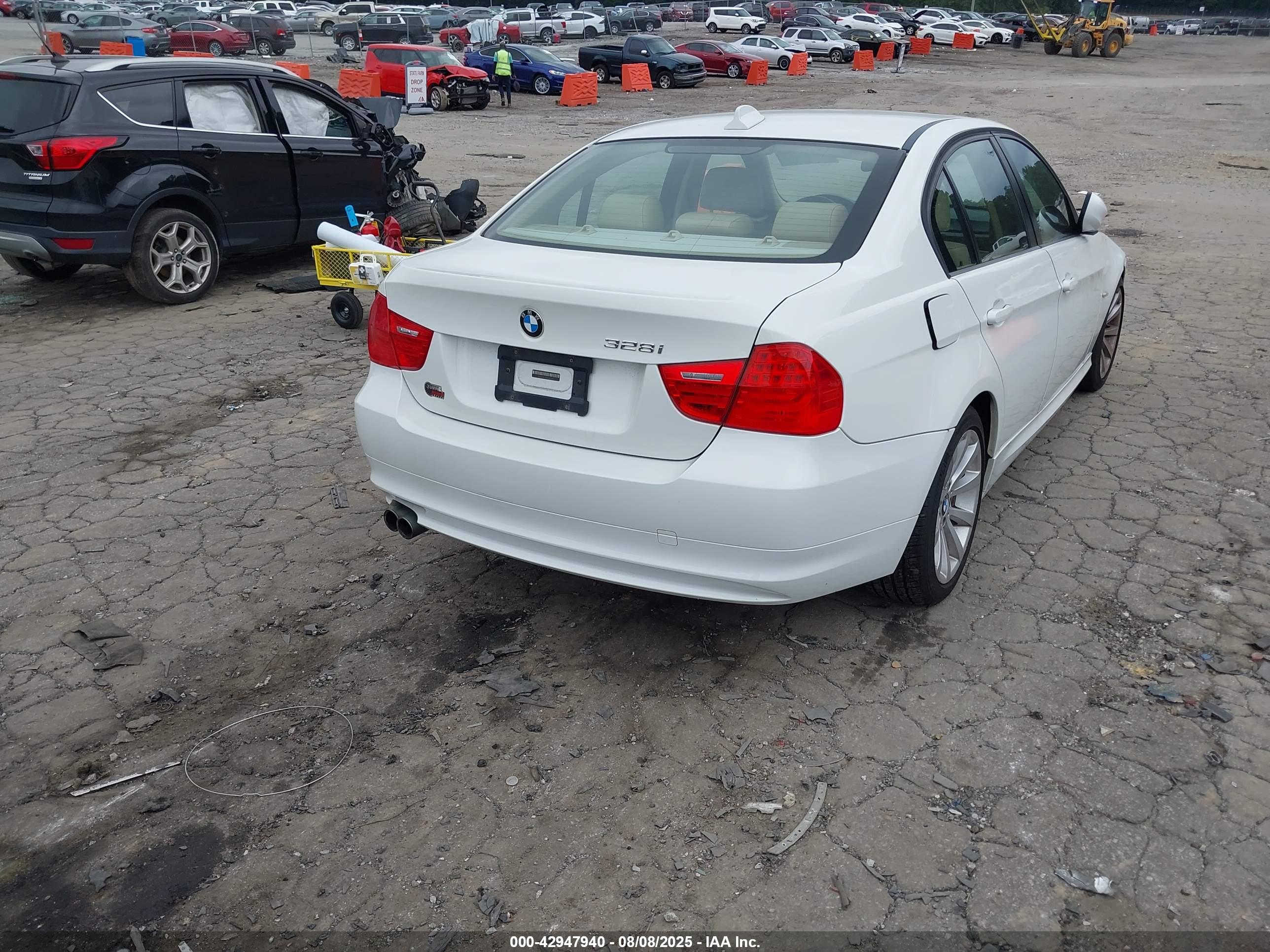 BMW 328I image 4