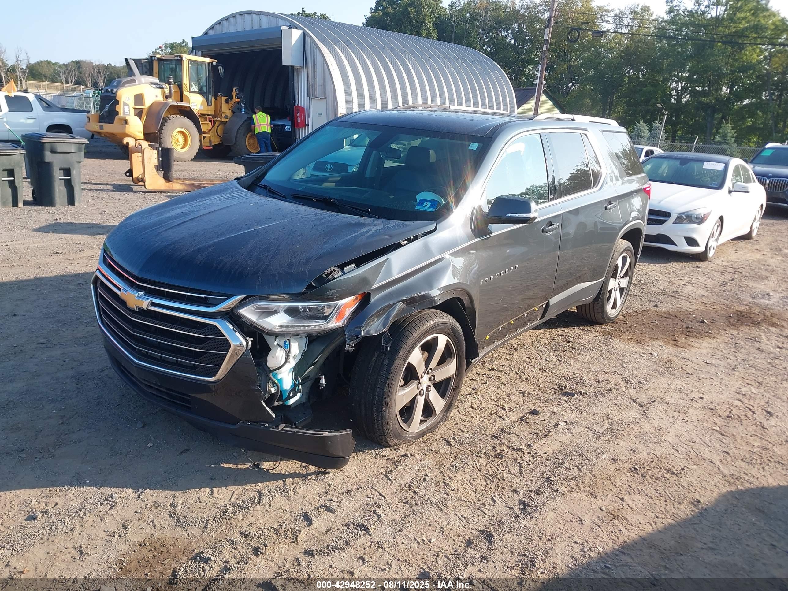CHEVROLET TRAVERSE image 2