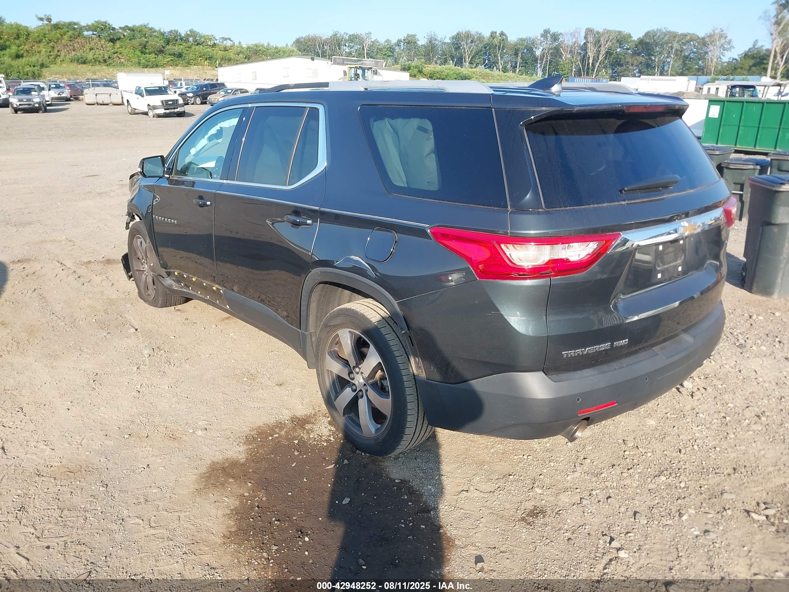 CHEVROLET TRAVERSE image 3
