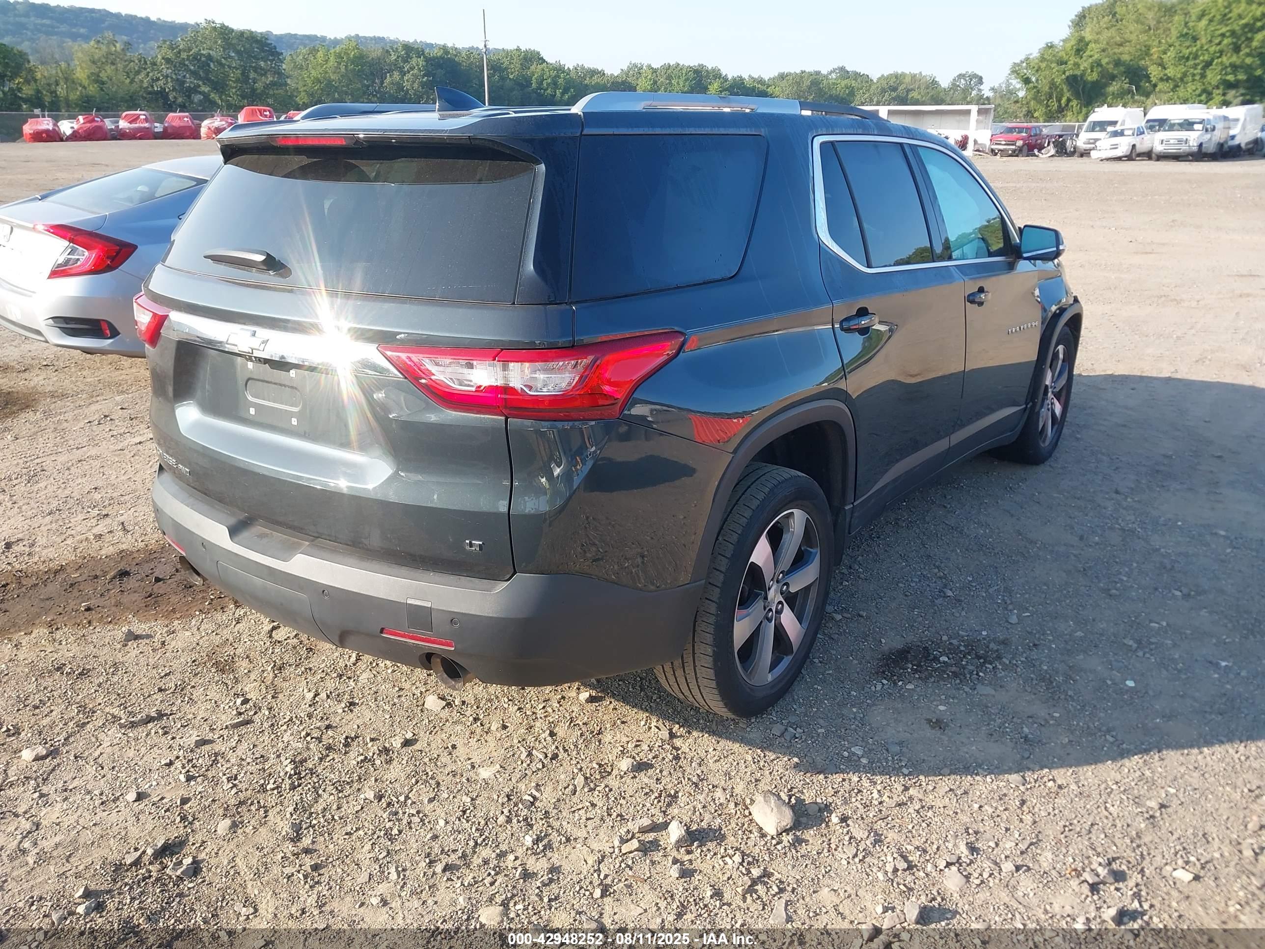 CHEVROLET TRAVERSE image 4