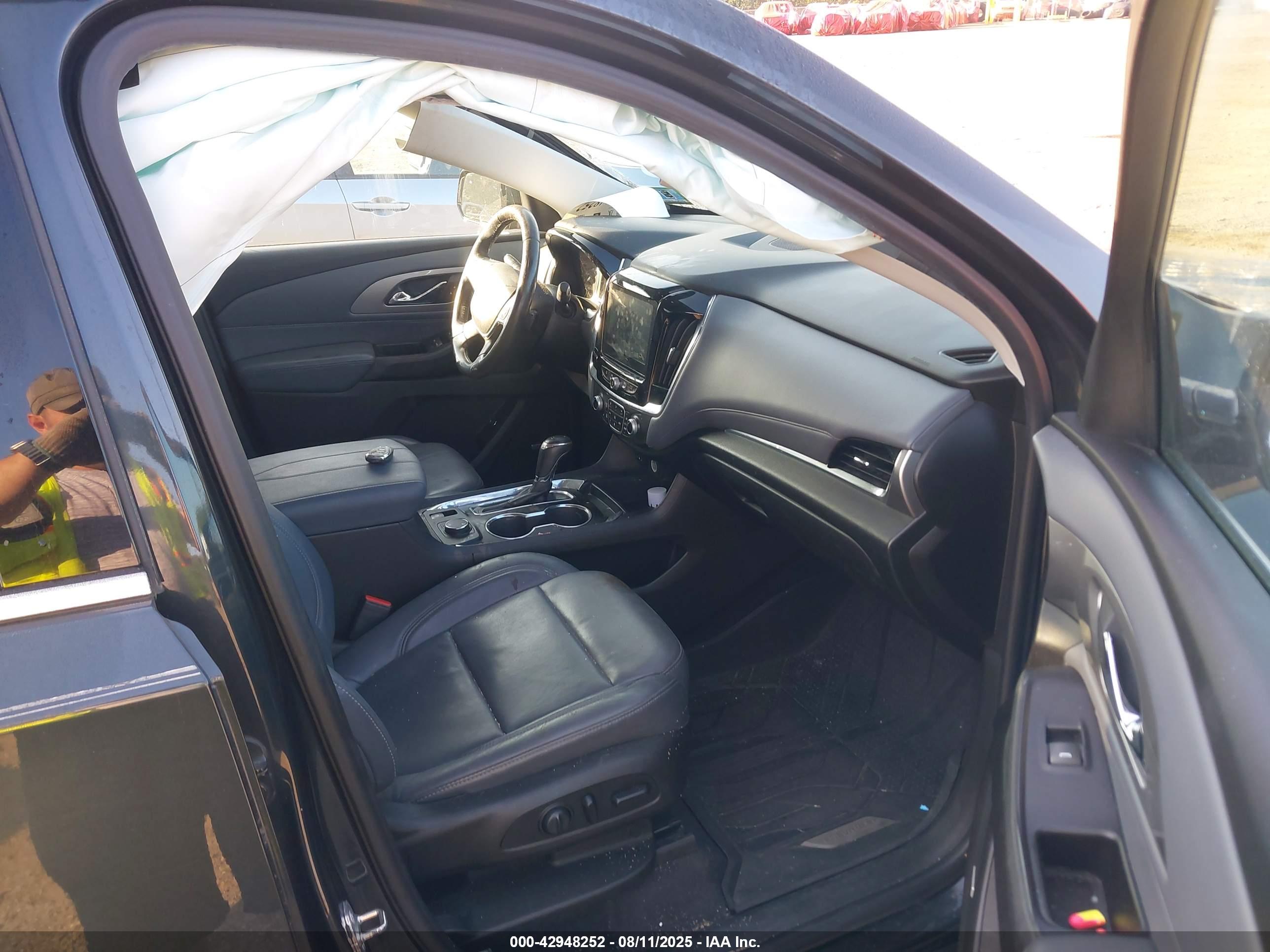 CHEVROLET TRAVERSE image 5
