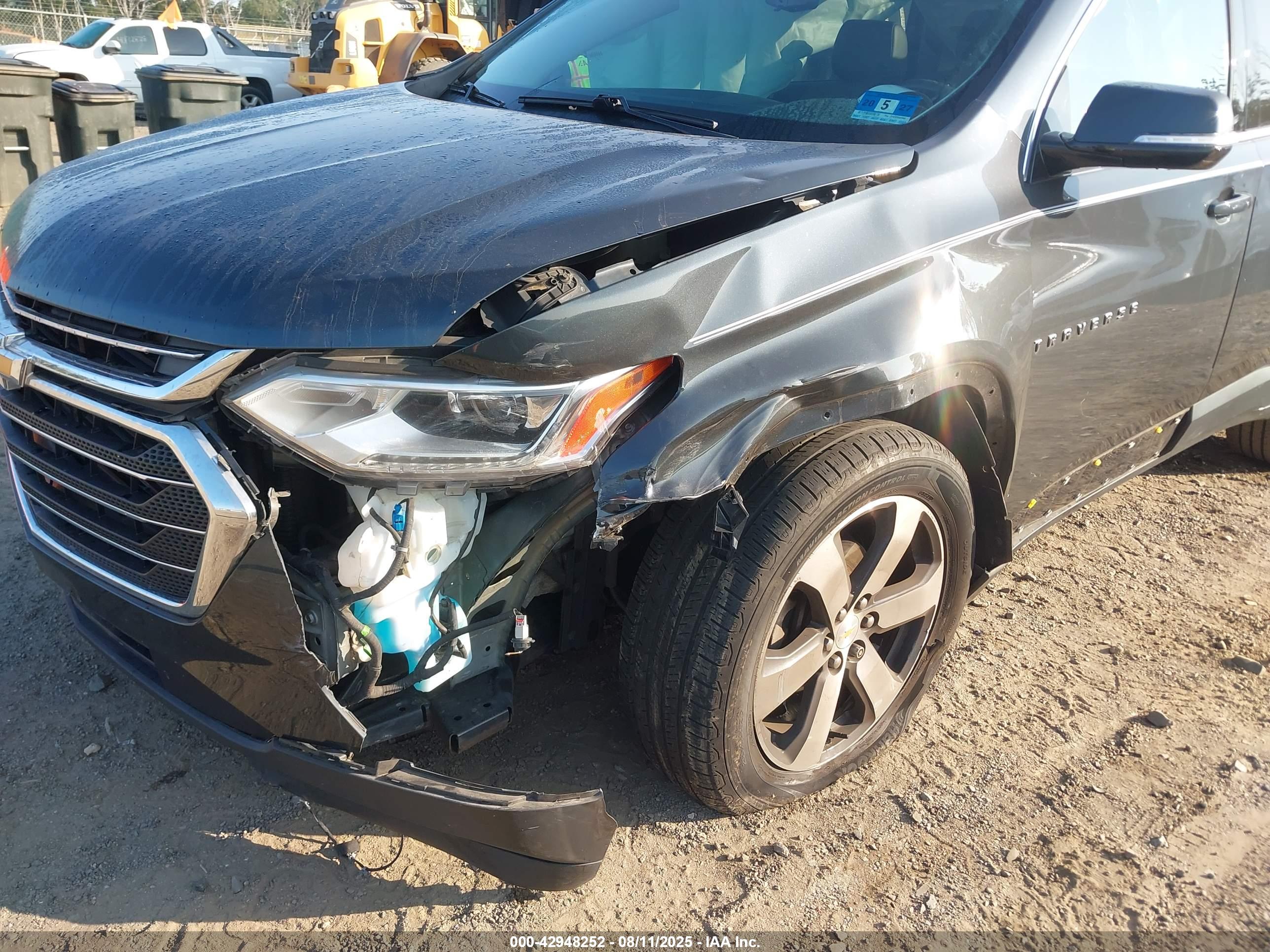 CHEVROLET TRAVERSE image 6