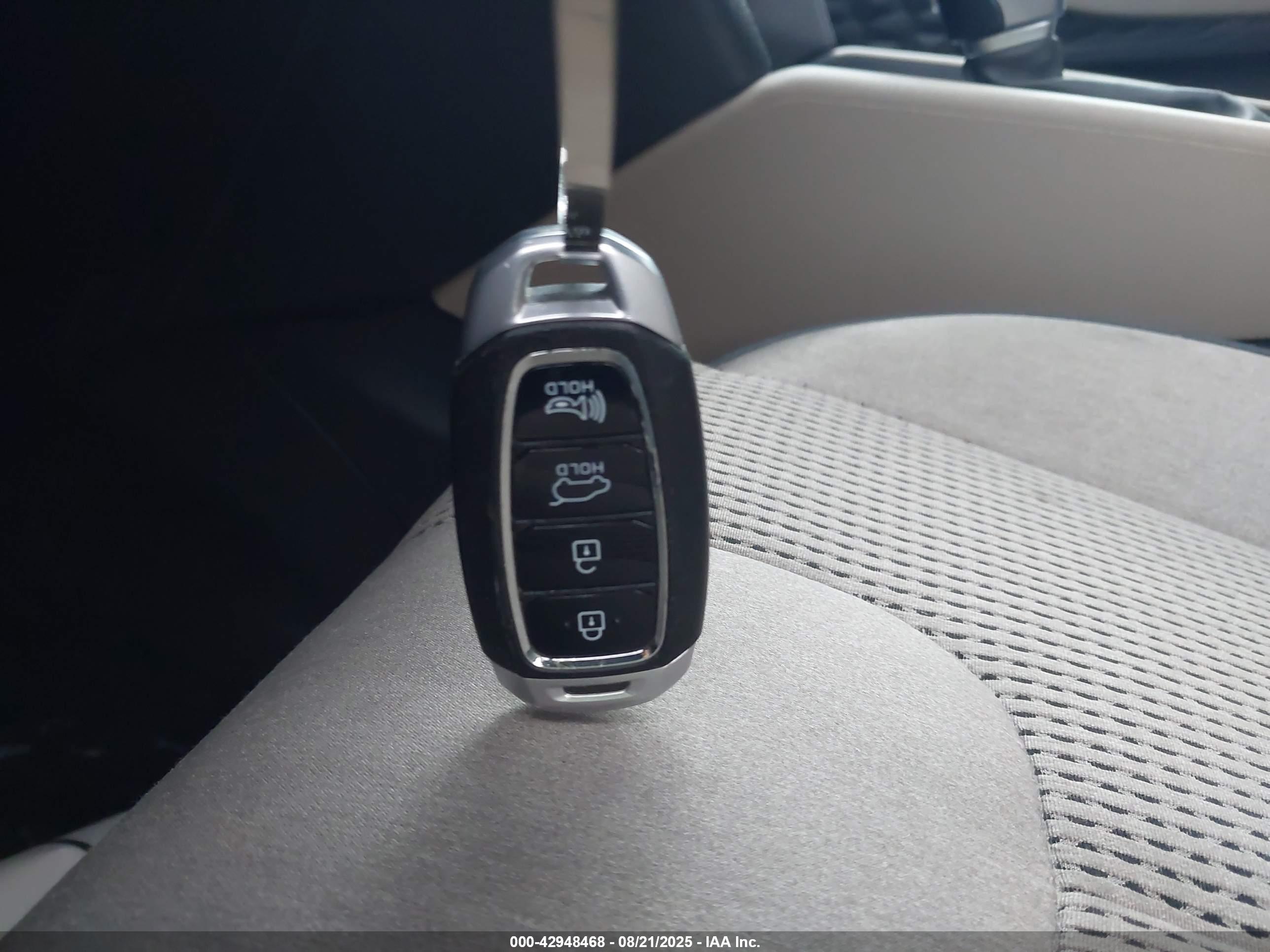HYUNDAI SANTA image 11