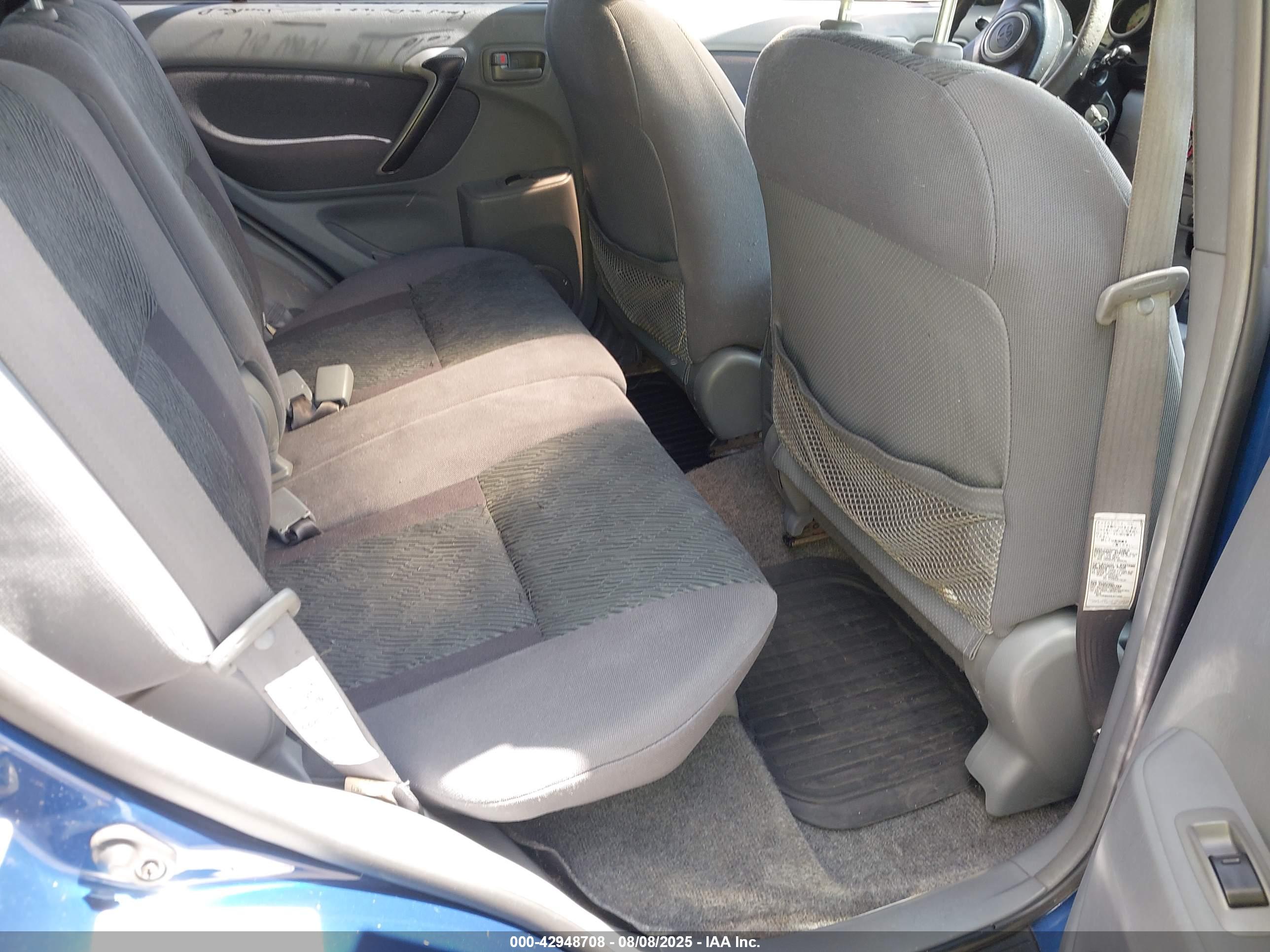 TOYOTA RAV4 image 8