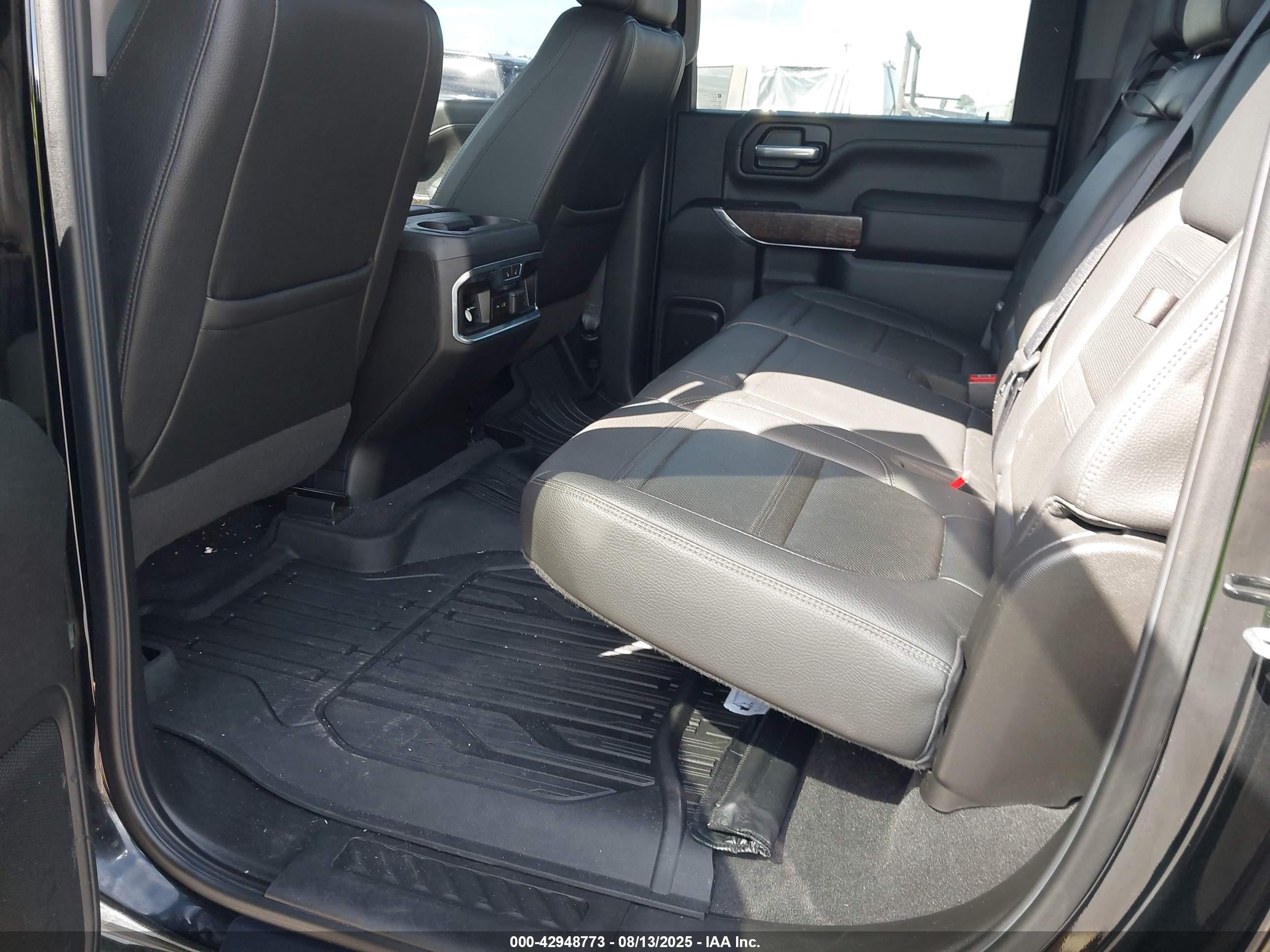 GMC SIERRA image 8