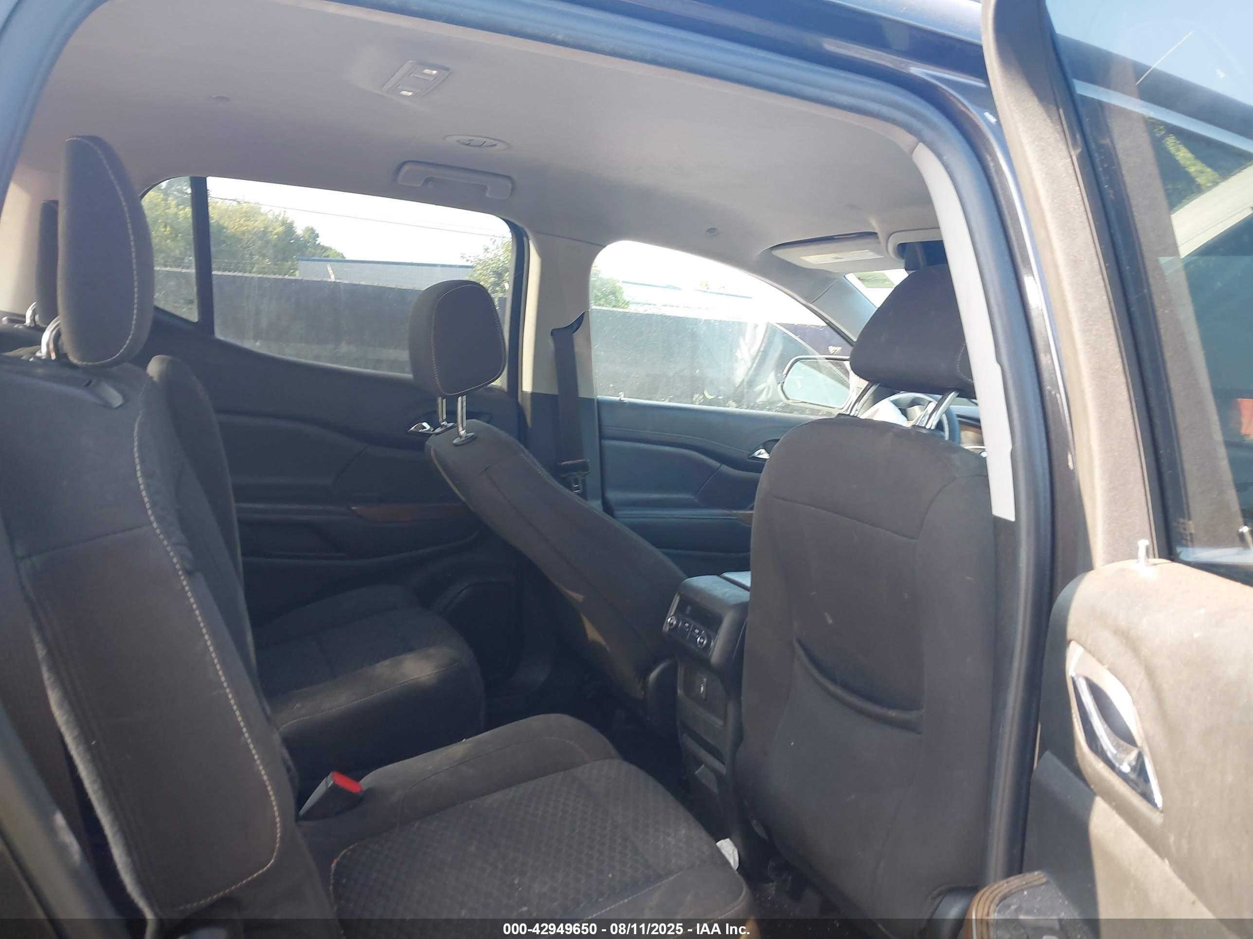 GMC ACADIA image 8