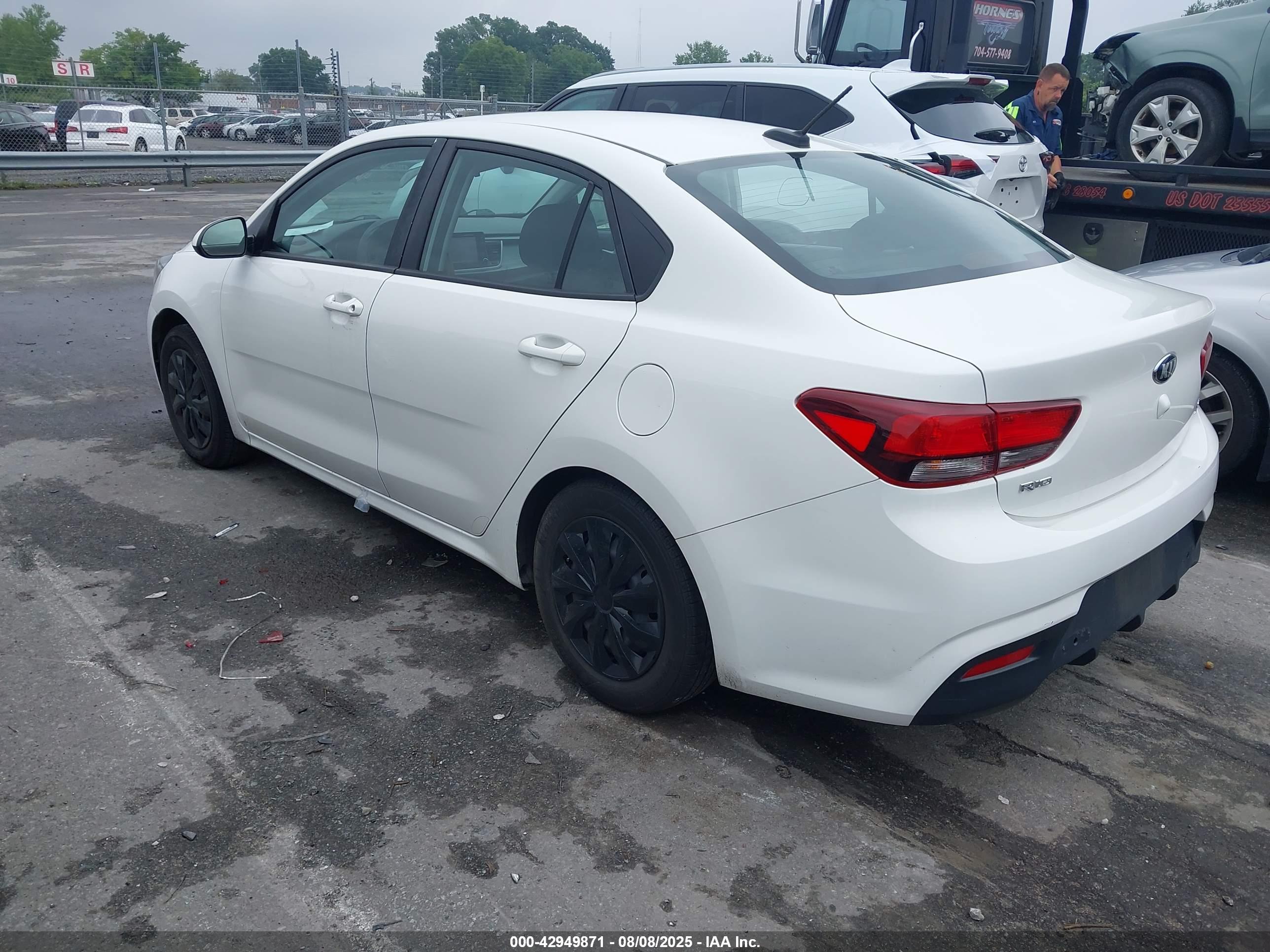 KIA RIO image 3