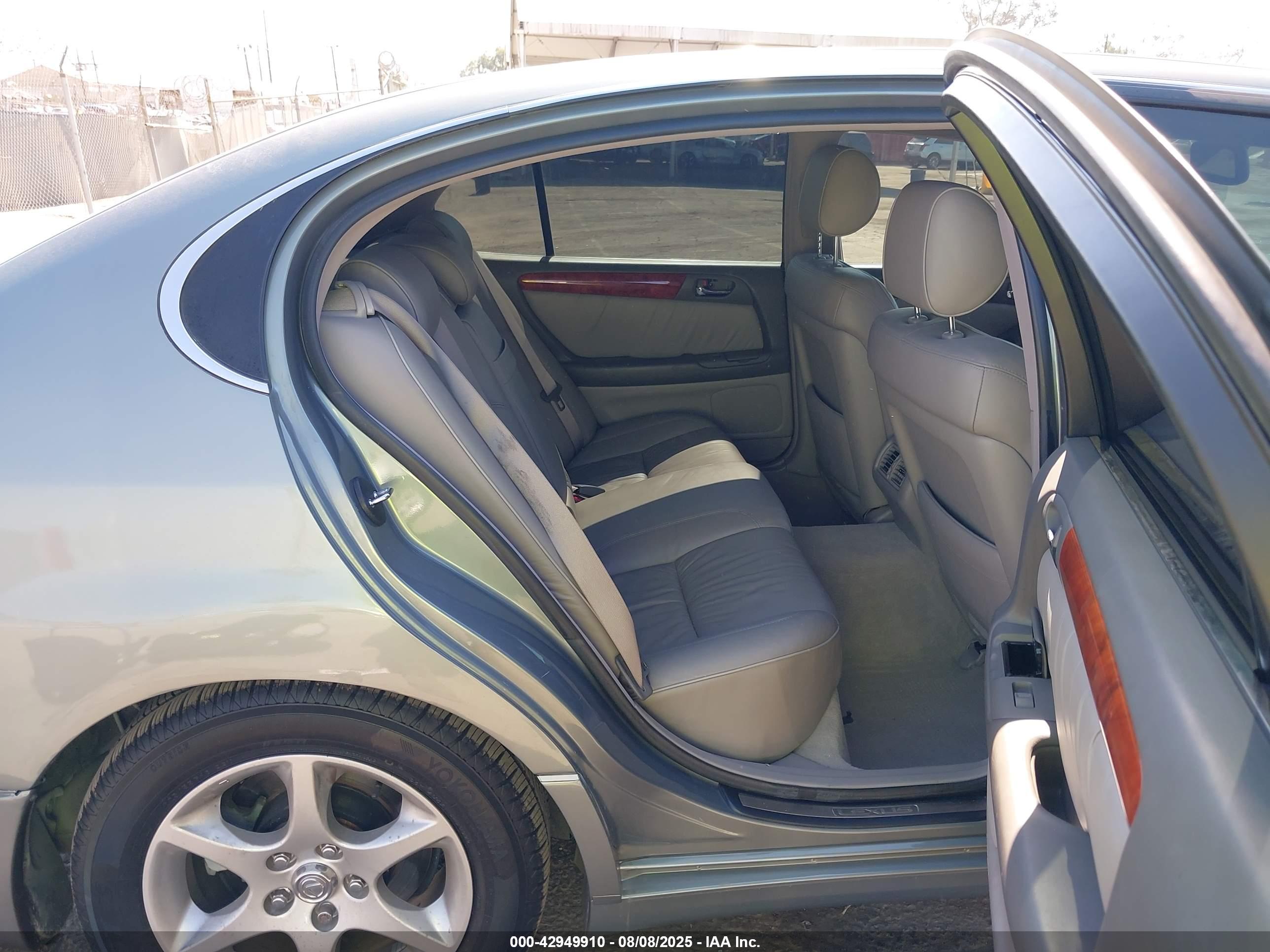 LEXUS GS image 8