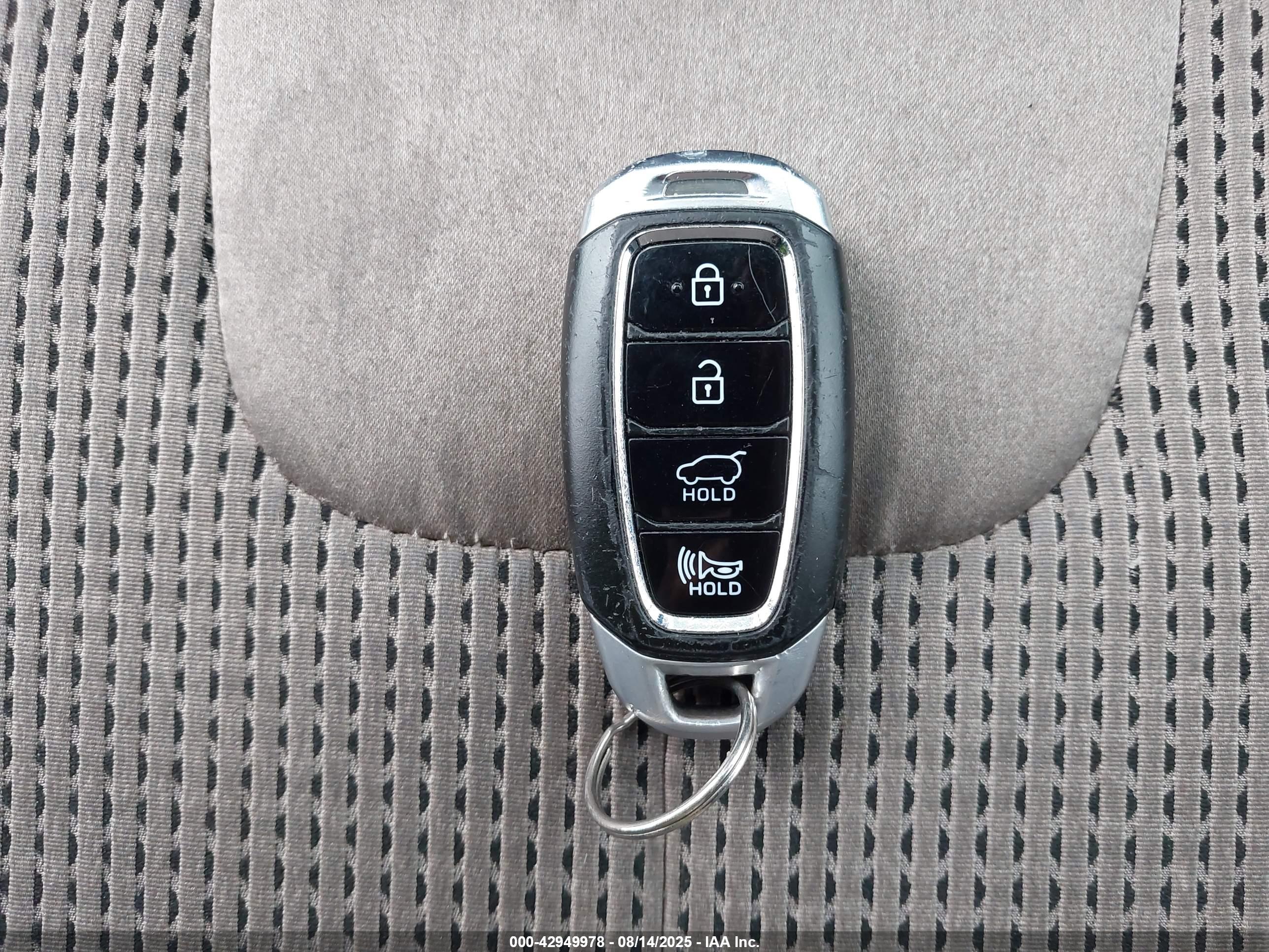 HYUNDAI SANTA image 11