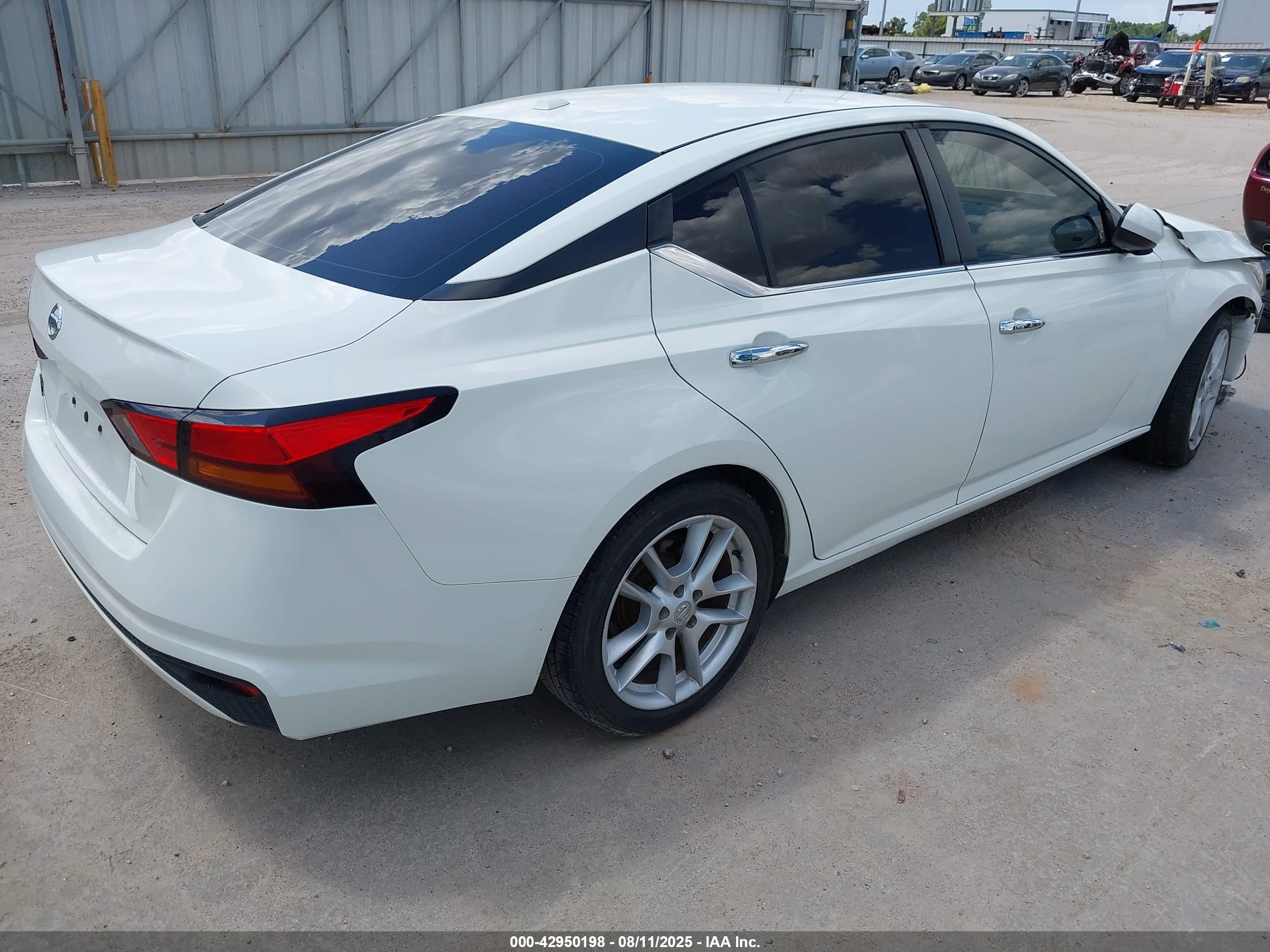 NISSAN ALTIMA image 4