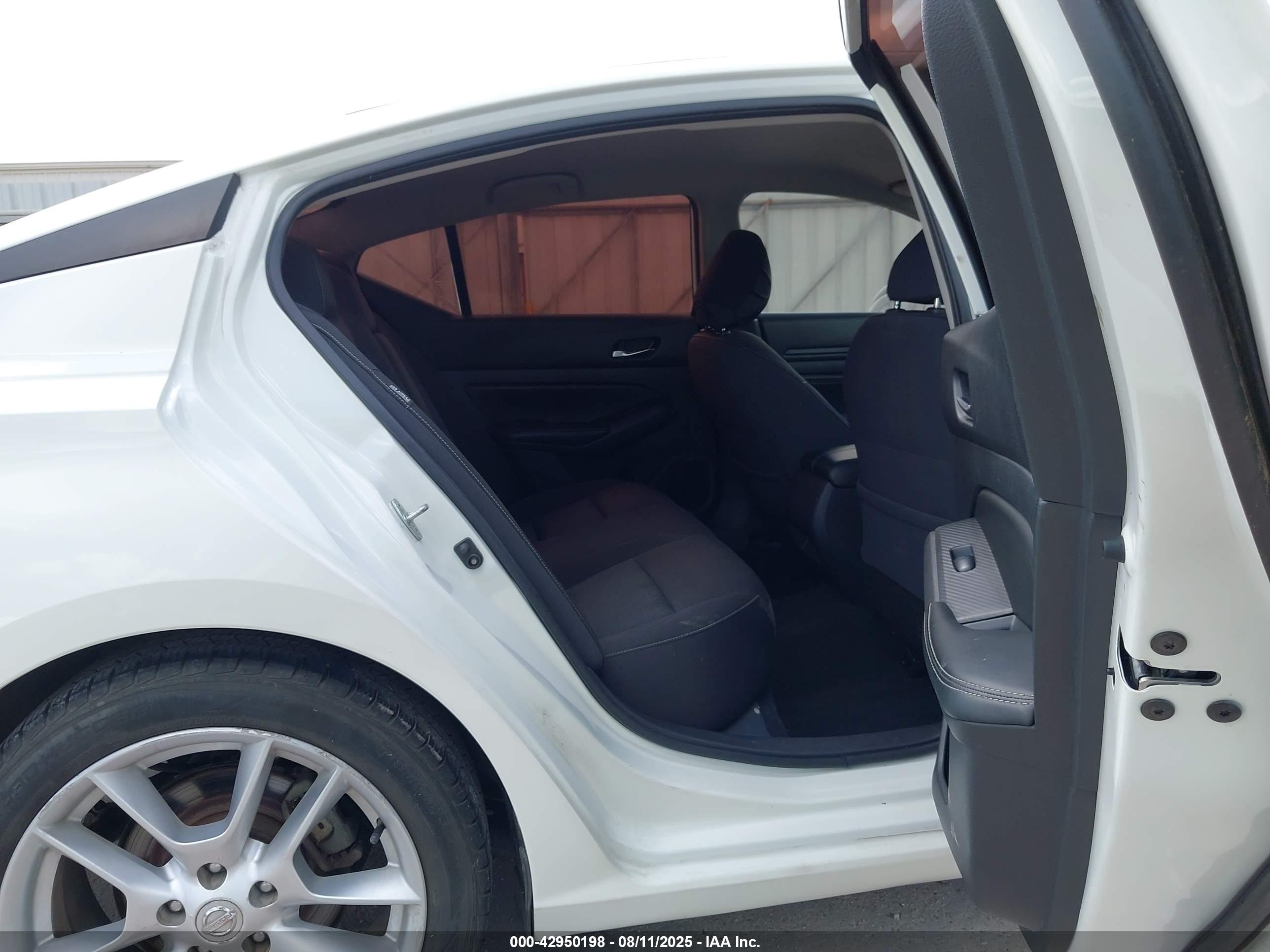 NISSAN ALTIMA image 8