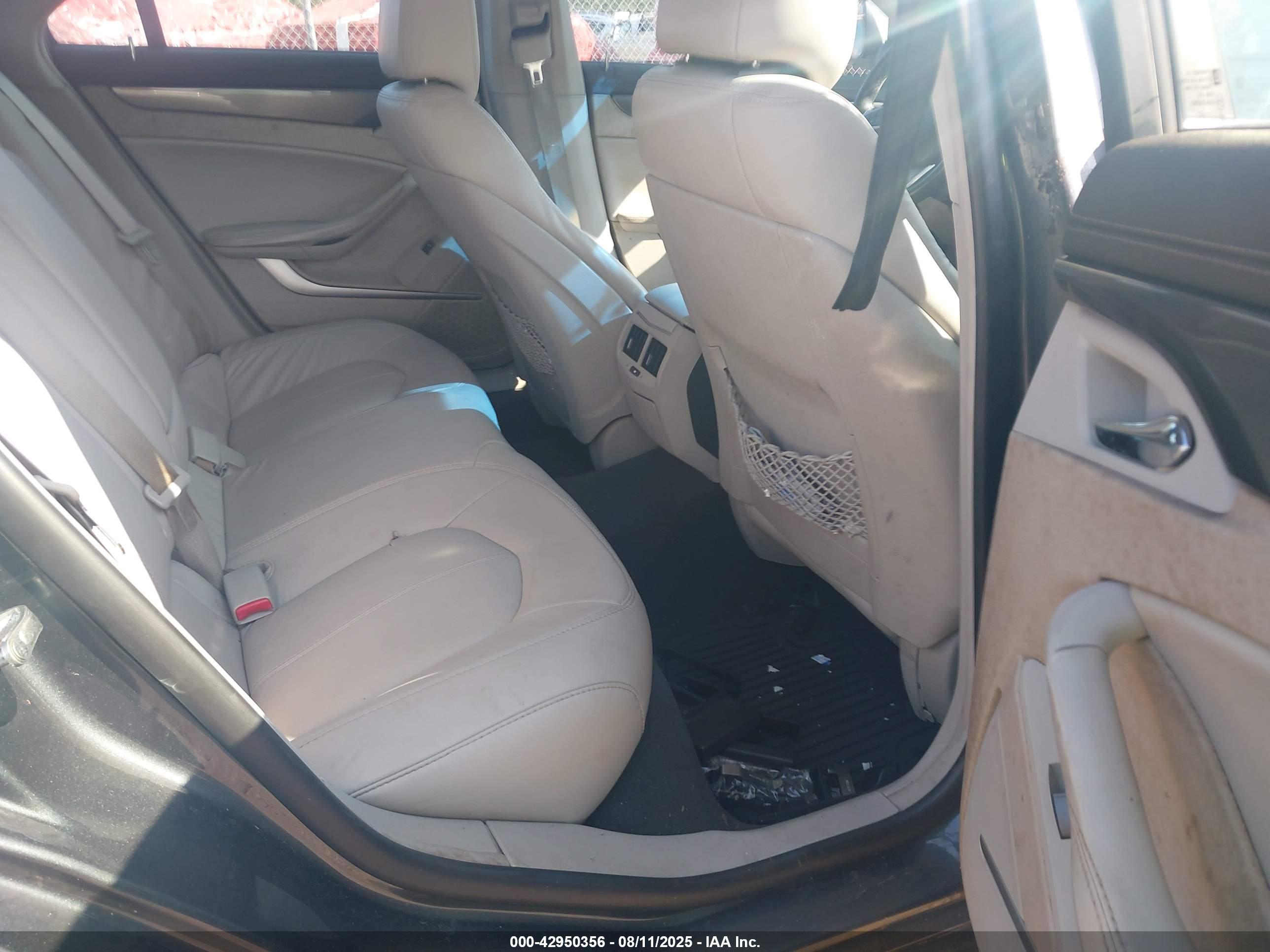 CADILLAC CTS image 8