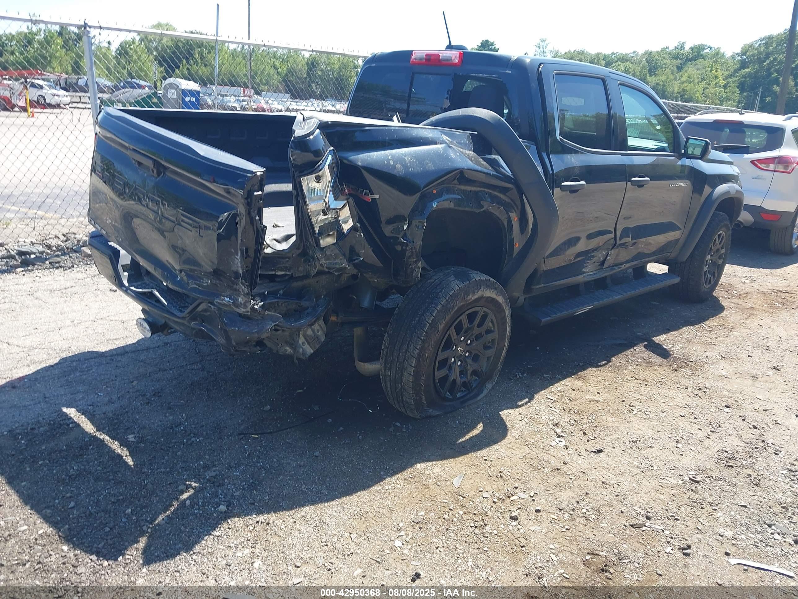 CHEVROLET COLORADO image 4
