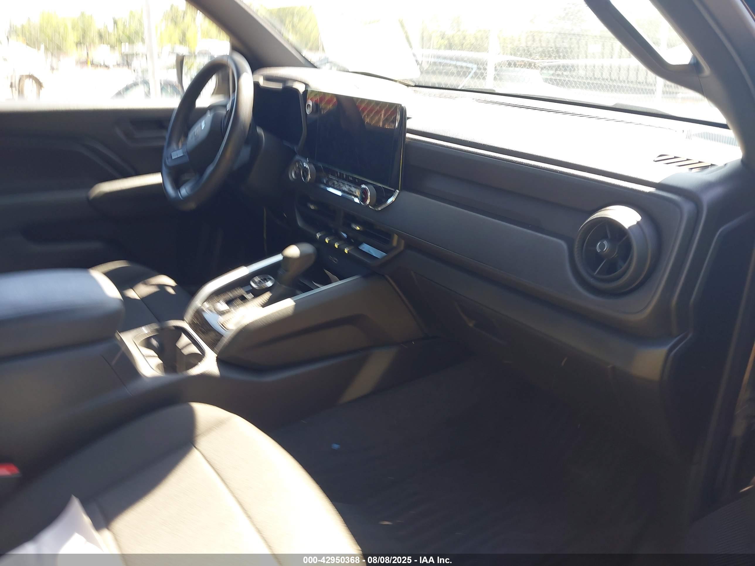 CHEVROLET COLORADO image 5