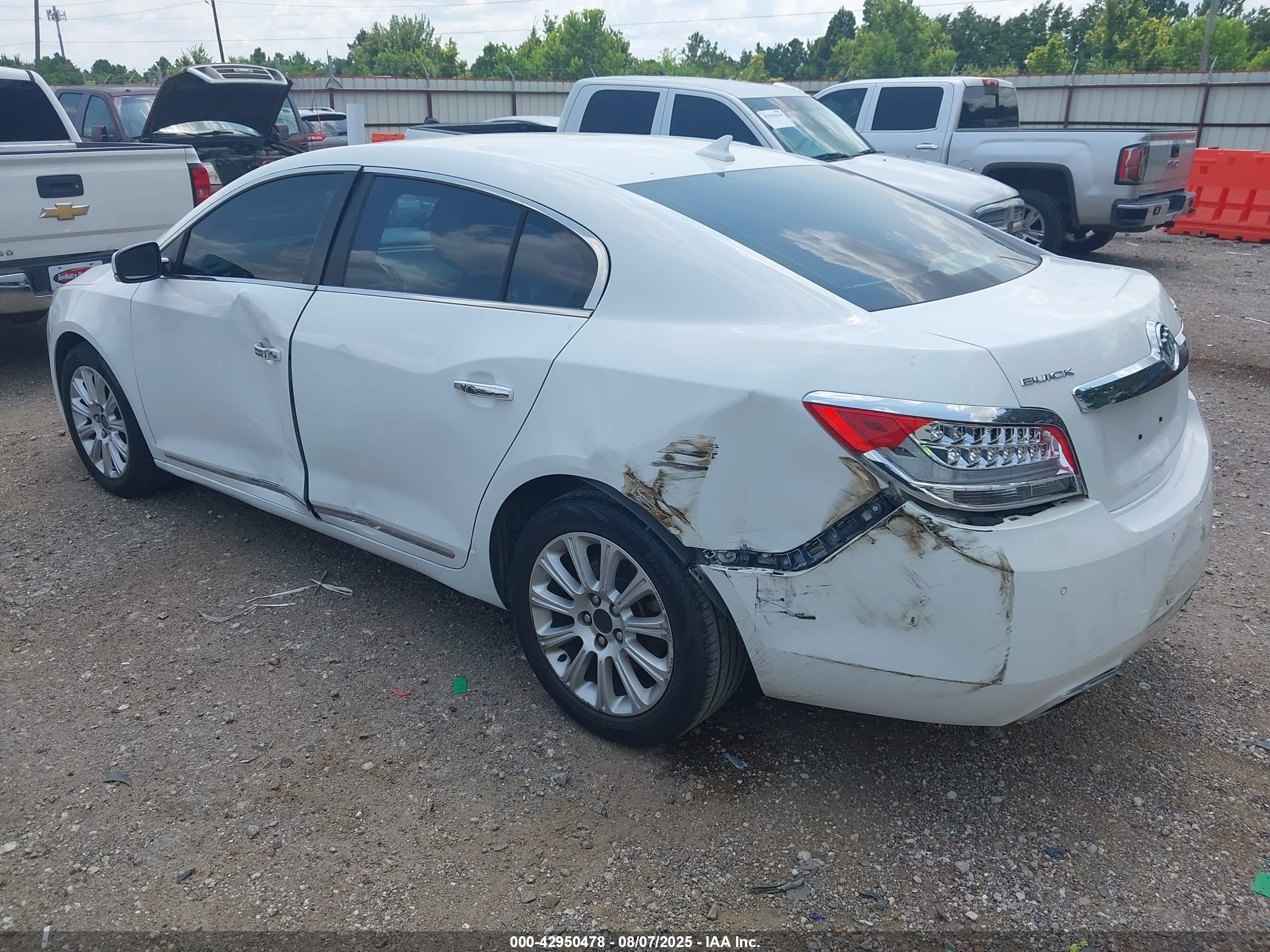 BUICK LACROSSE image 3