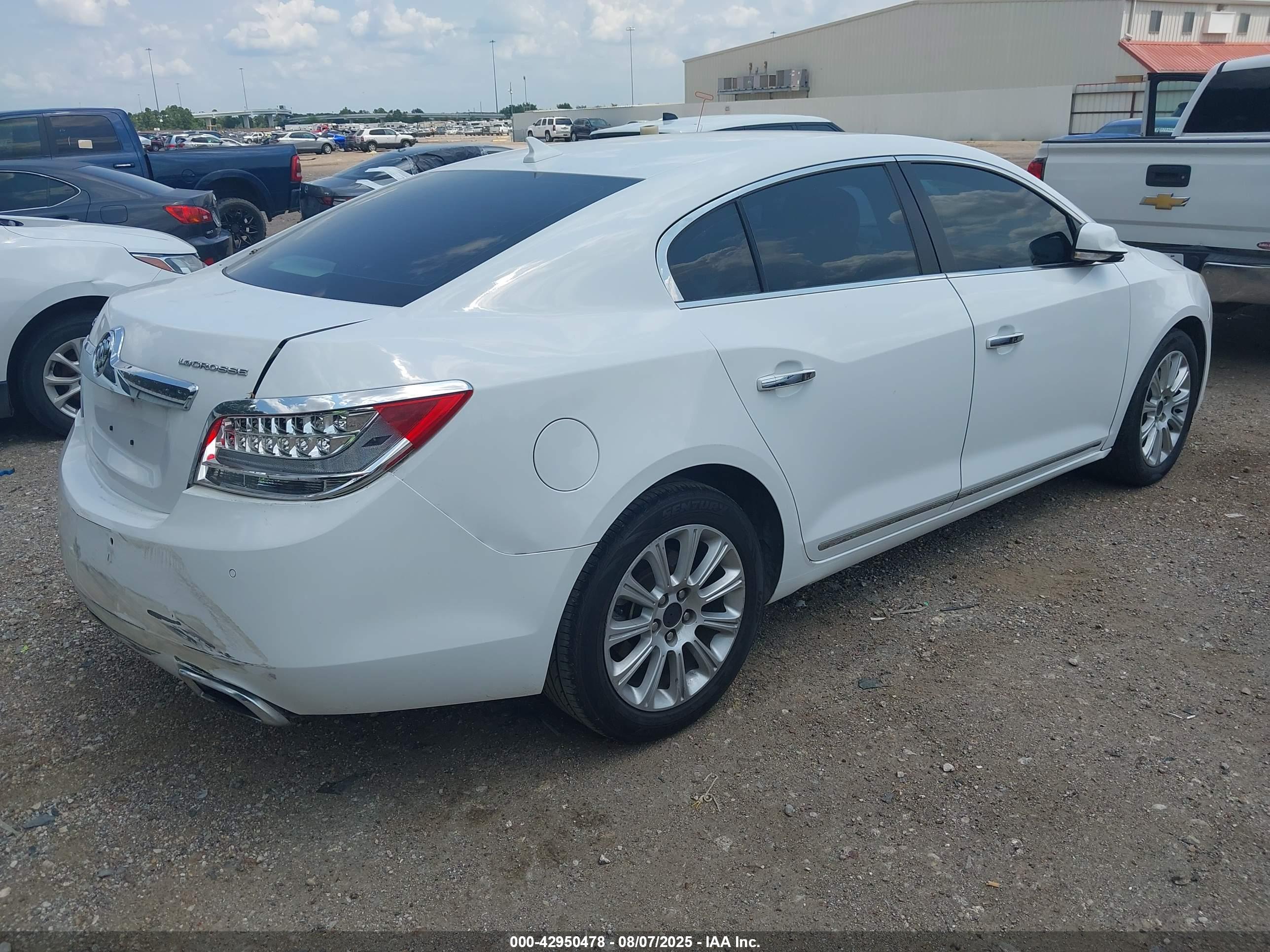 BUICK LACROSSE image 4
