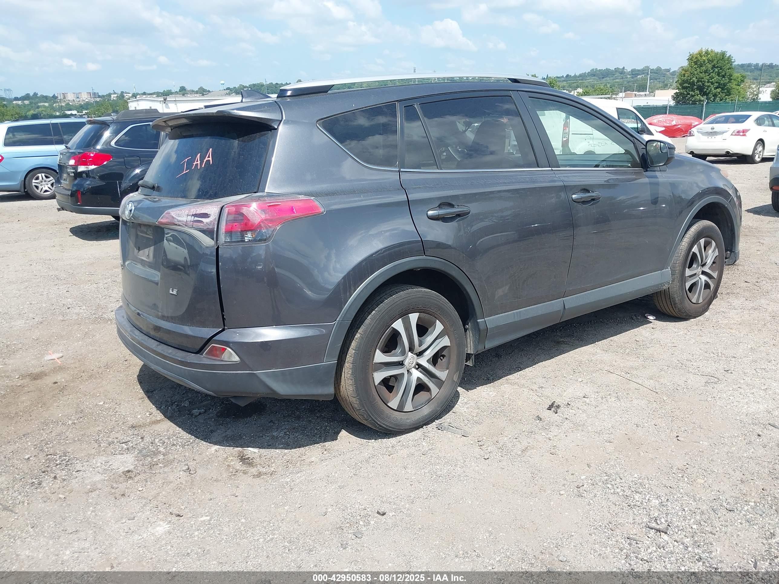 TOYOTA RAV4 image 4
