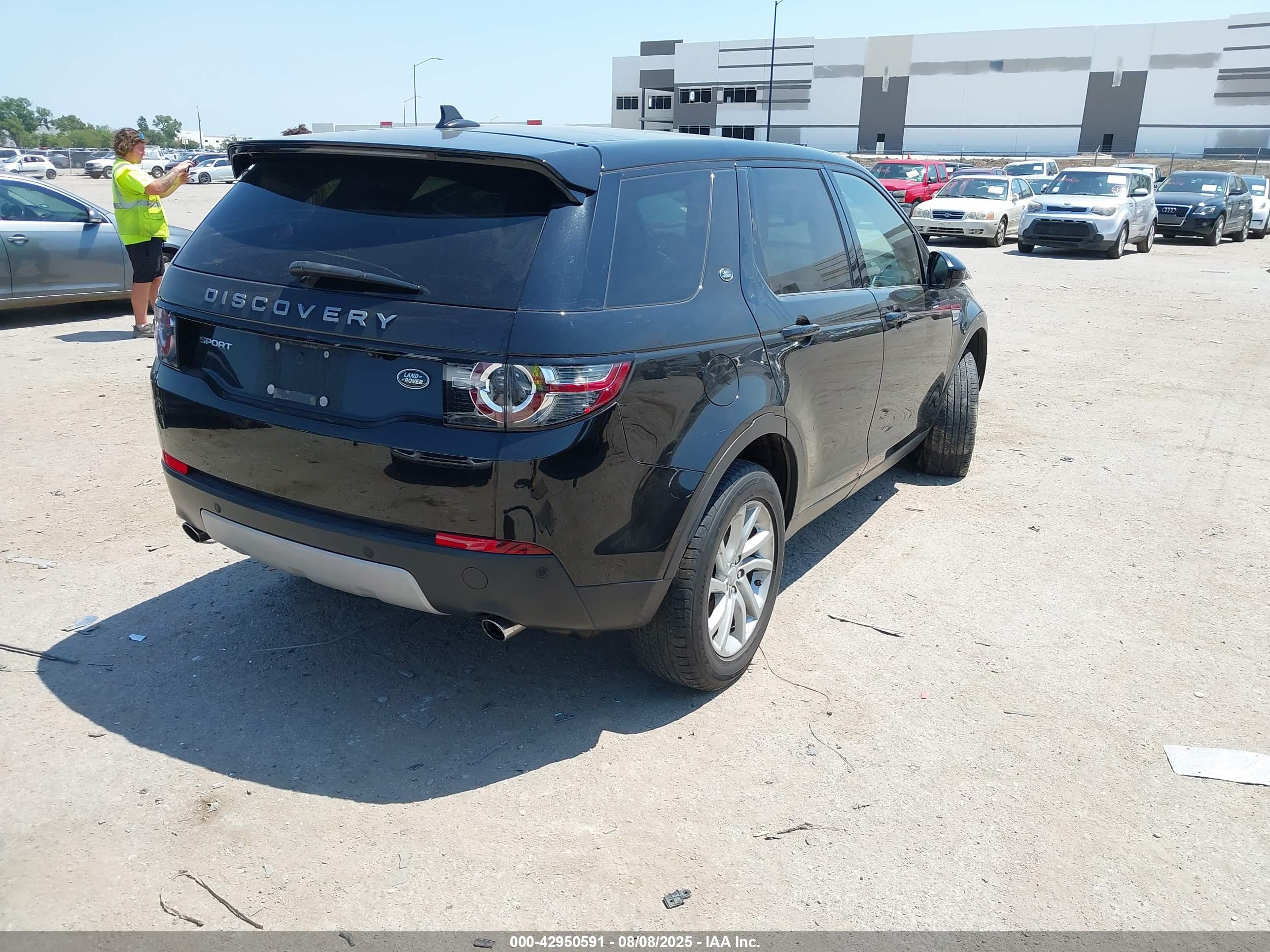LAND ROVER image 4