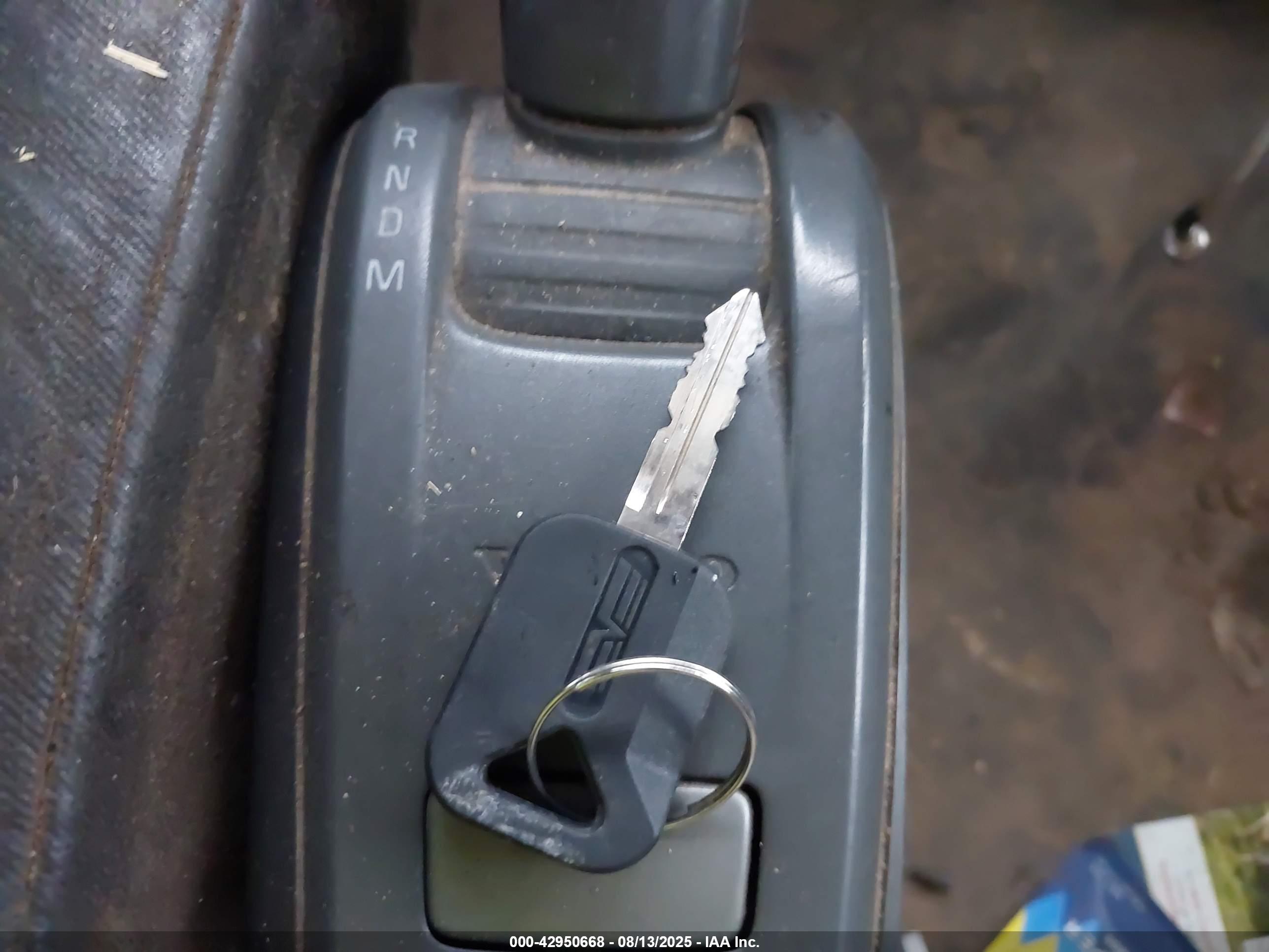 VOLVO VNL image 11