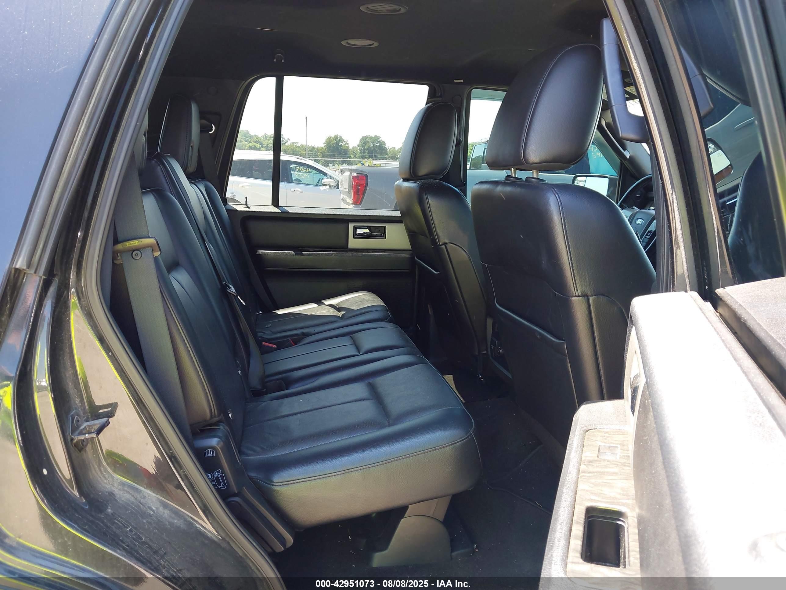 FORD EXPEDITION image 8