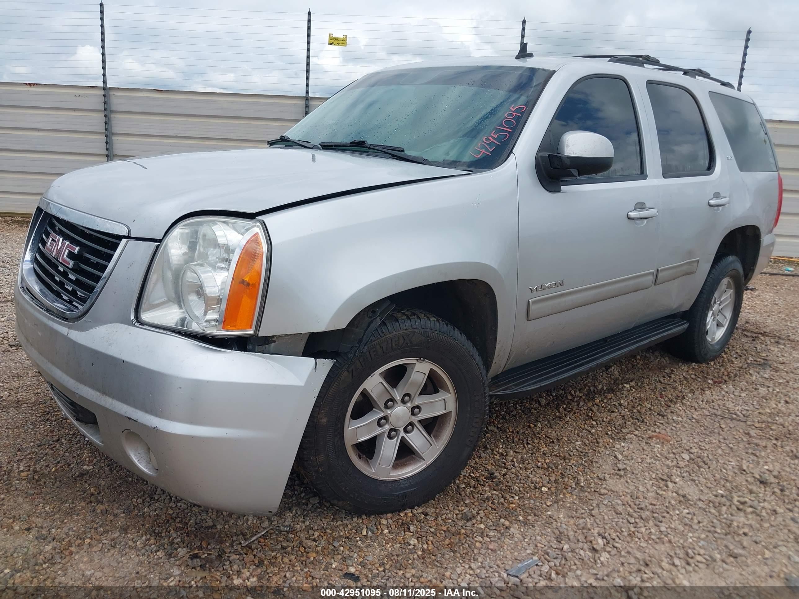 GMC YUKON image 2