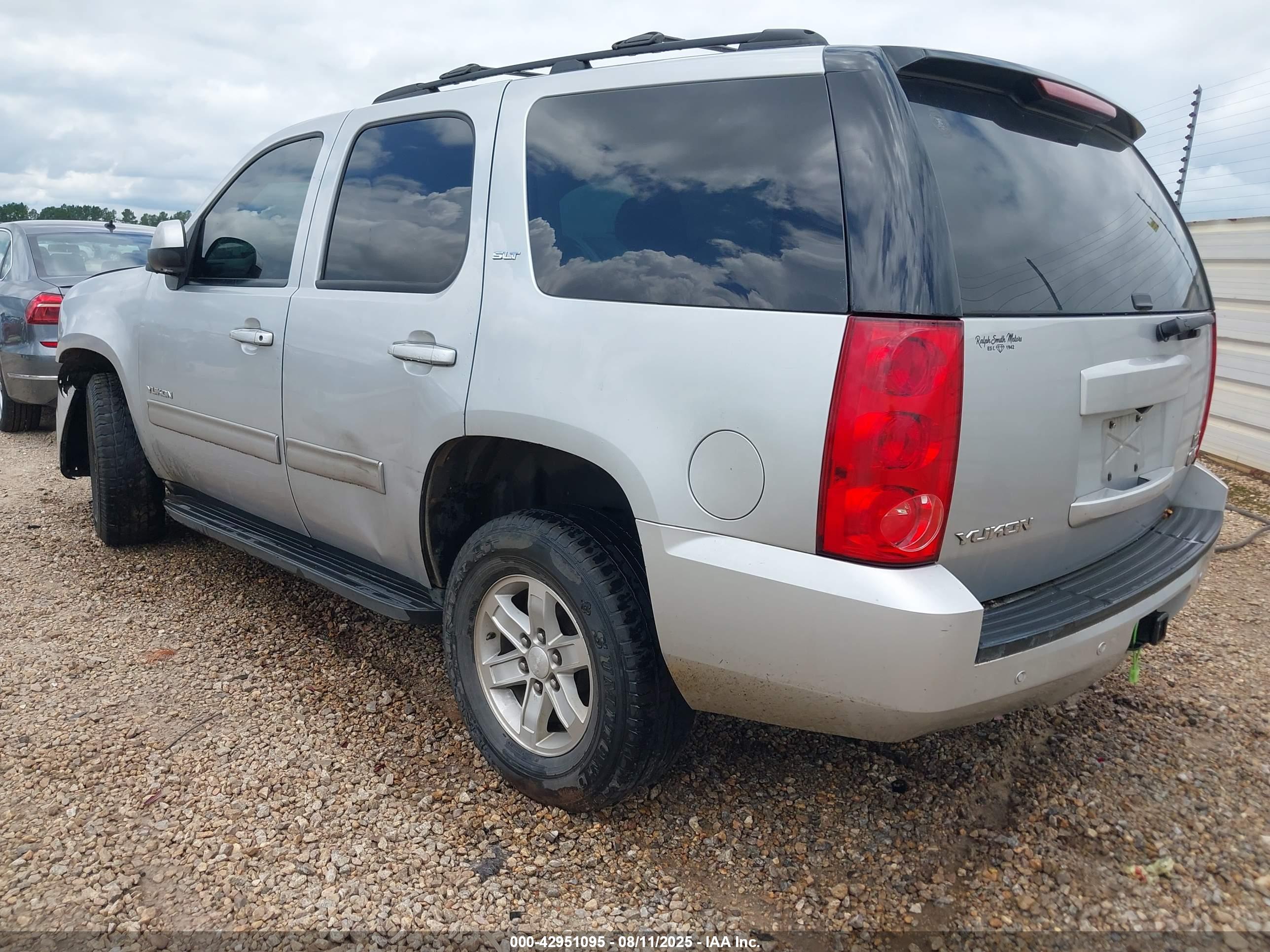 GMC YUKON image 3