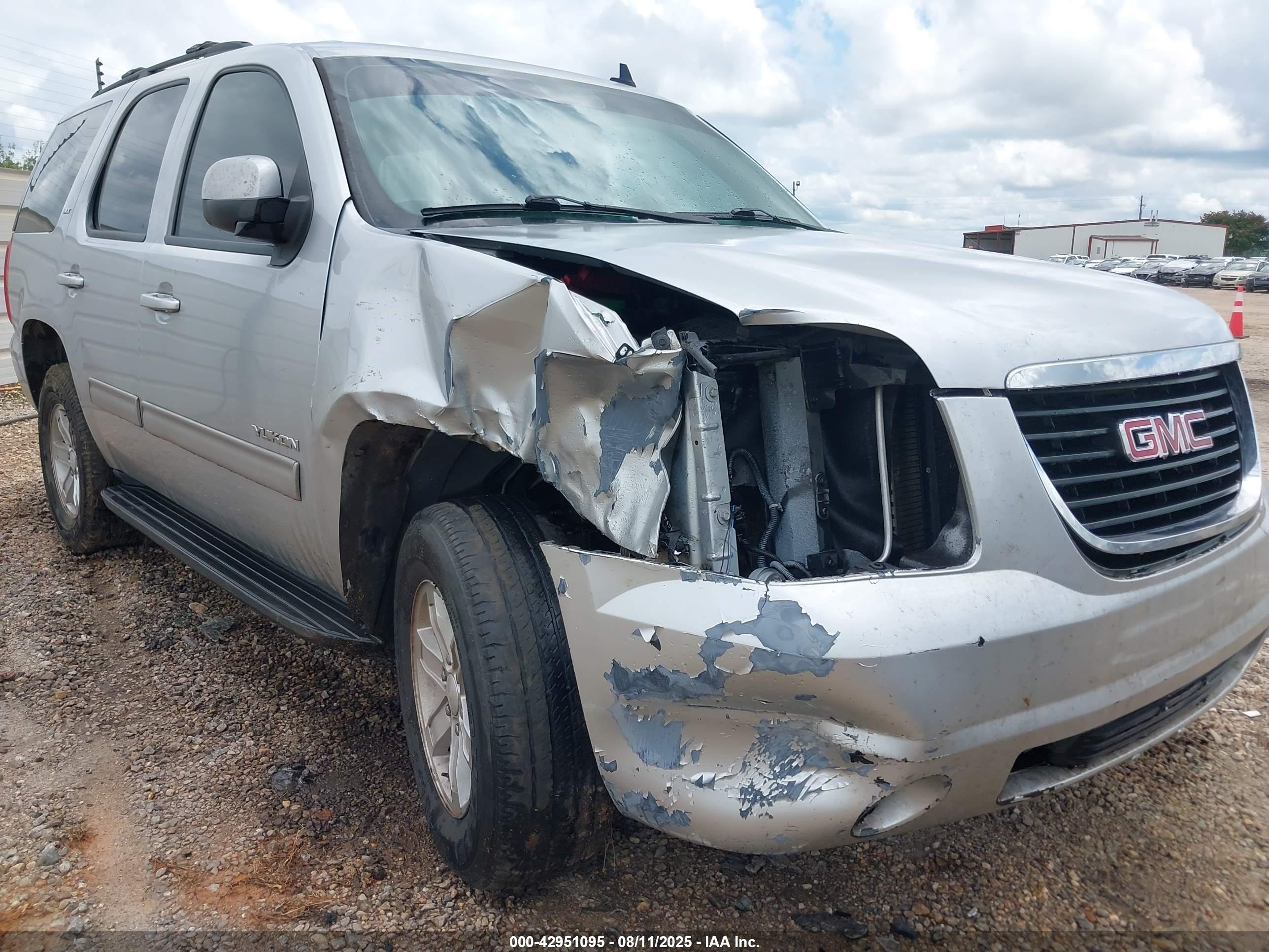 GMC YUKON image 6