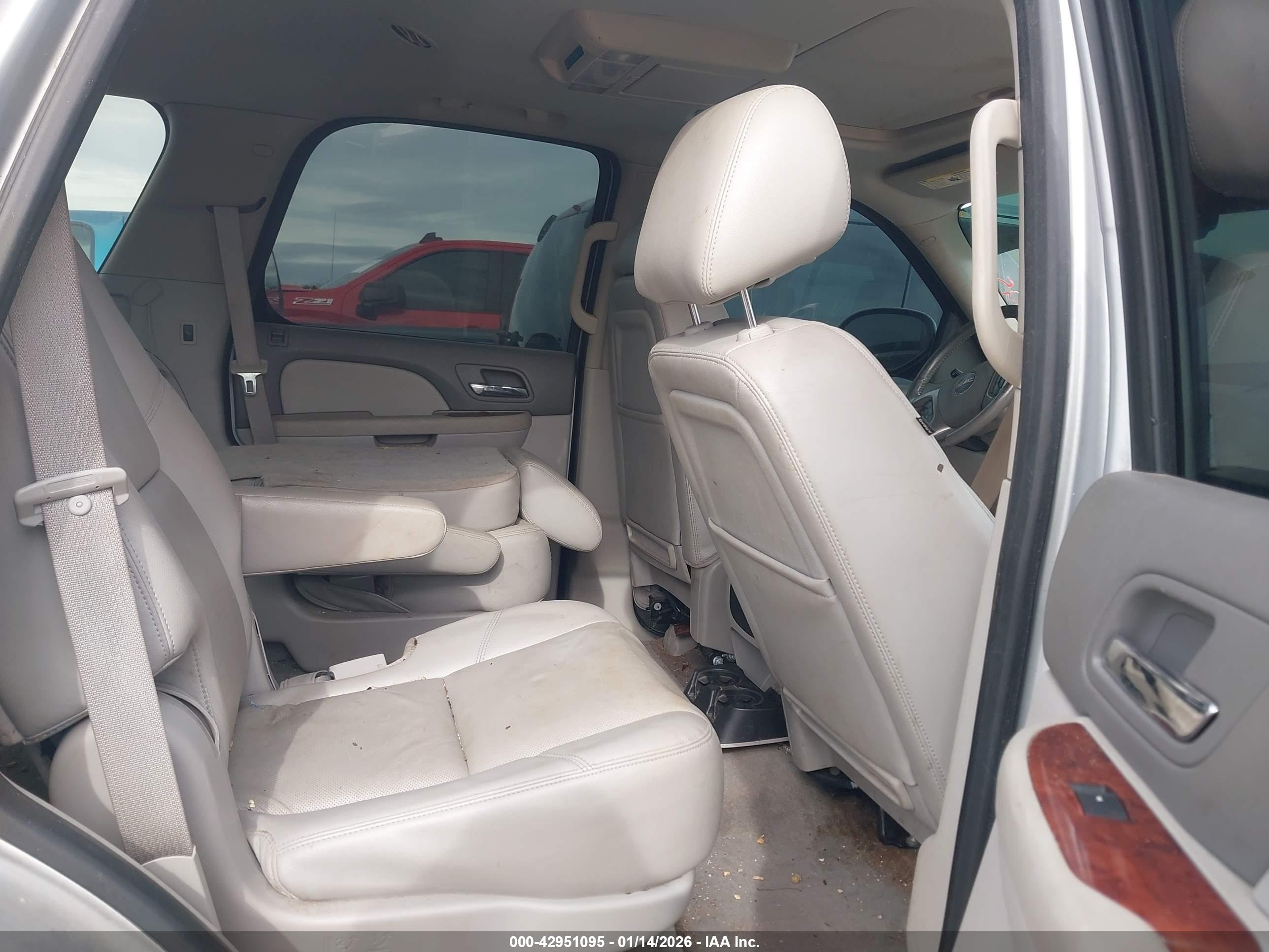 GMC YUKON image 8