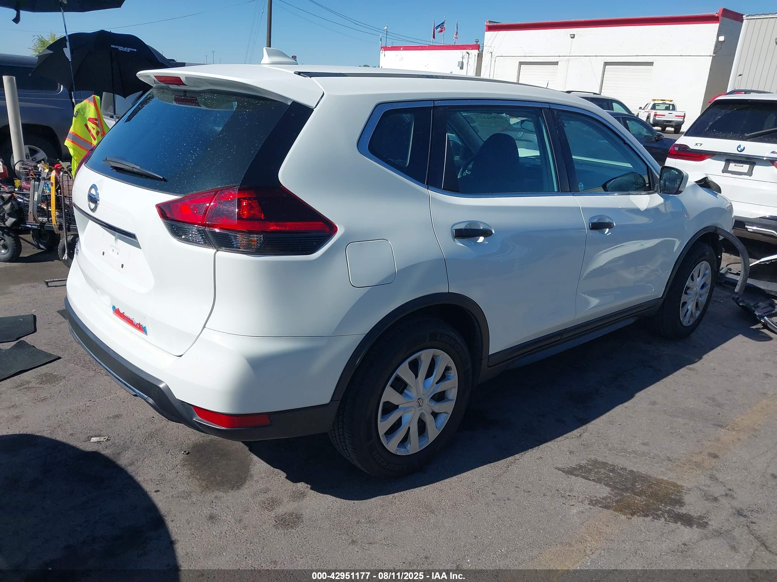 NISSAN ROGUE image 4