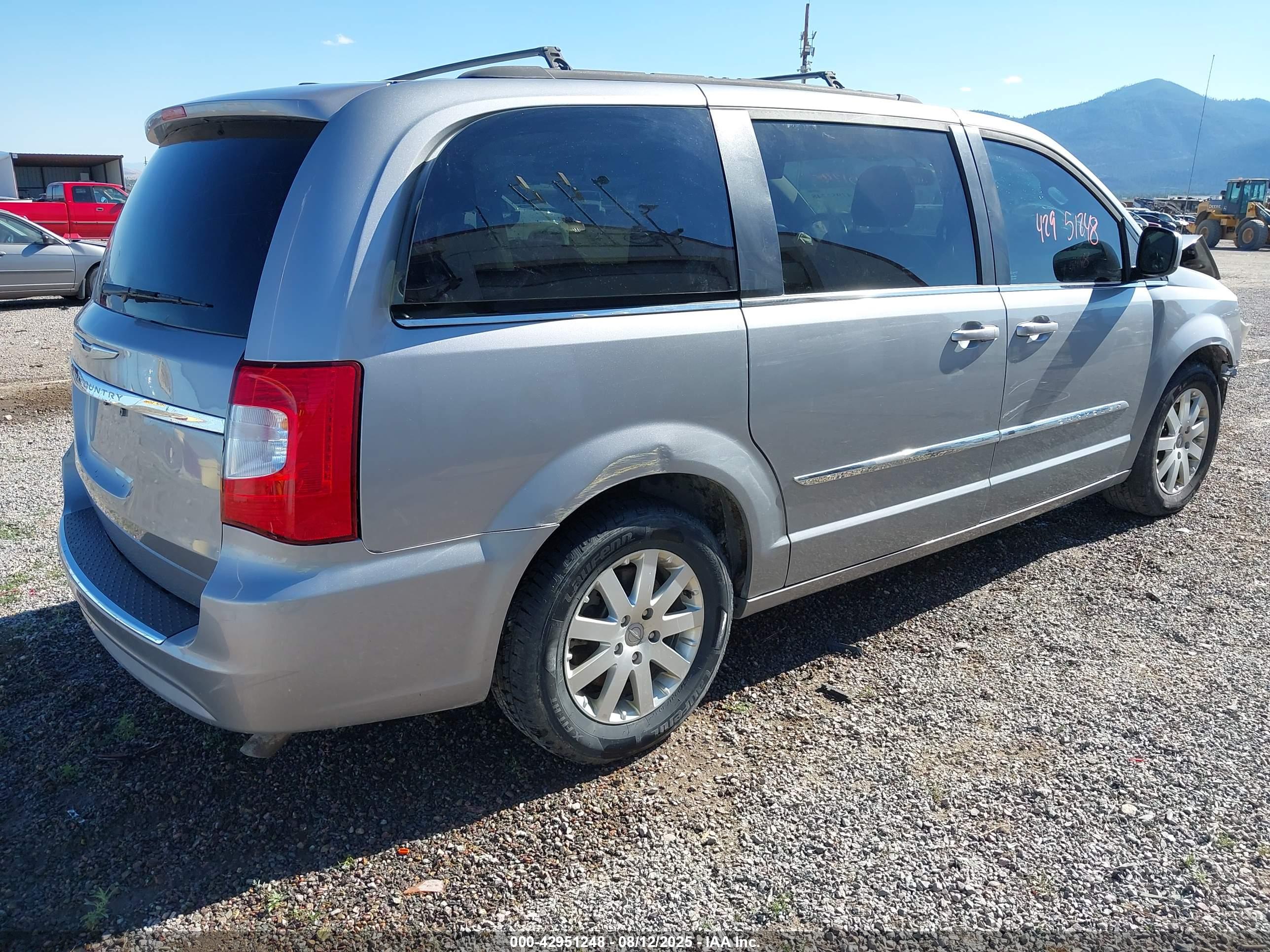 CHRYSLER TOWN image 4