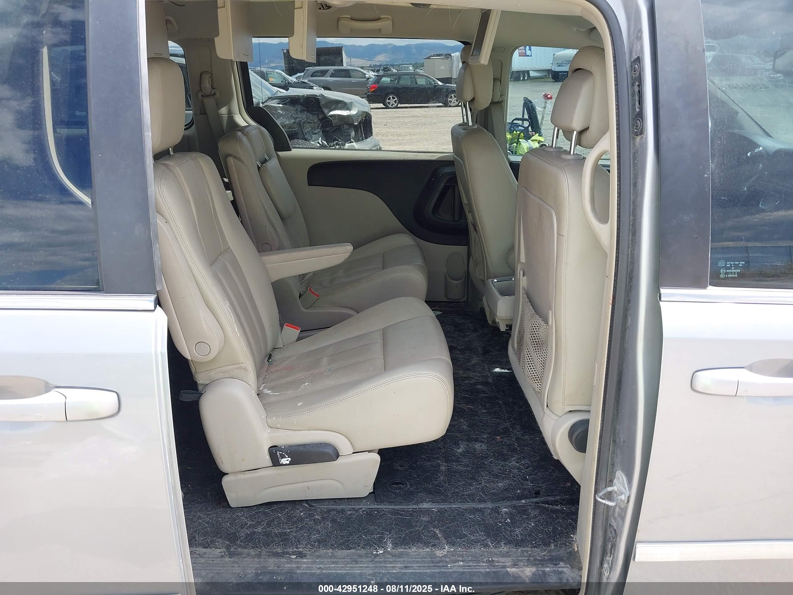 CHRYSLER TOWN image 8