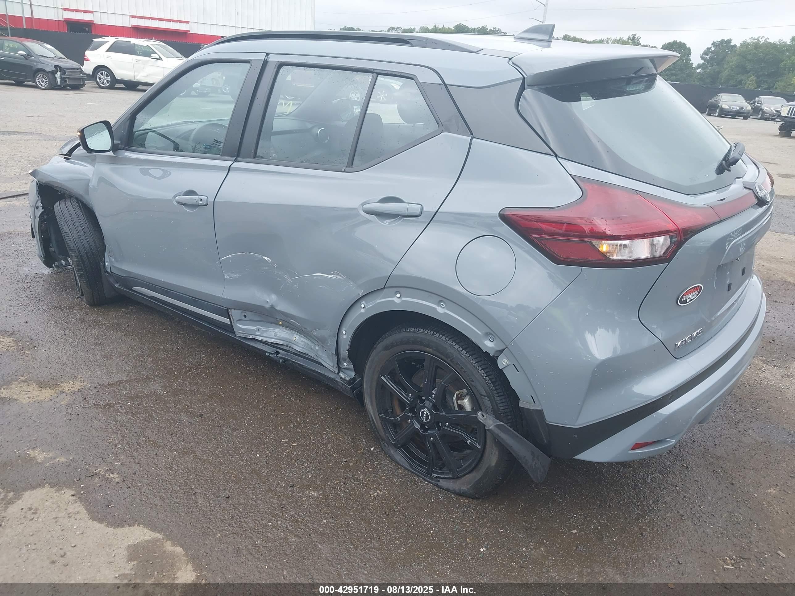 NISSAN KICKS image 3