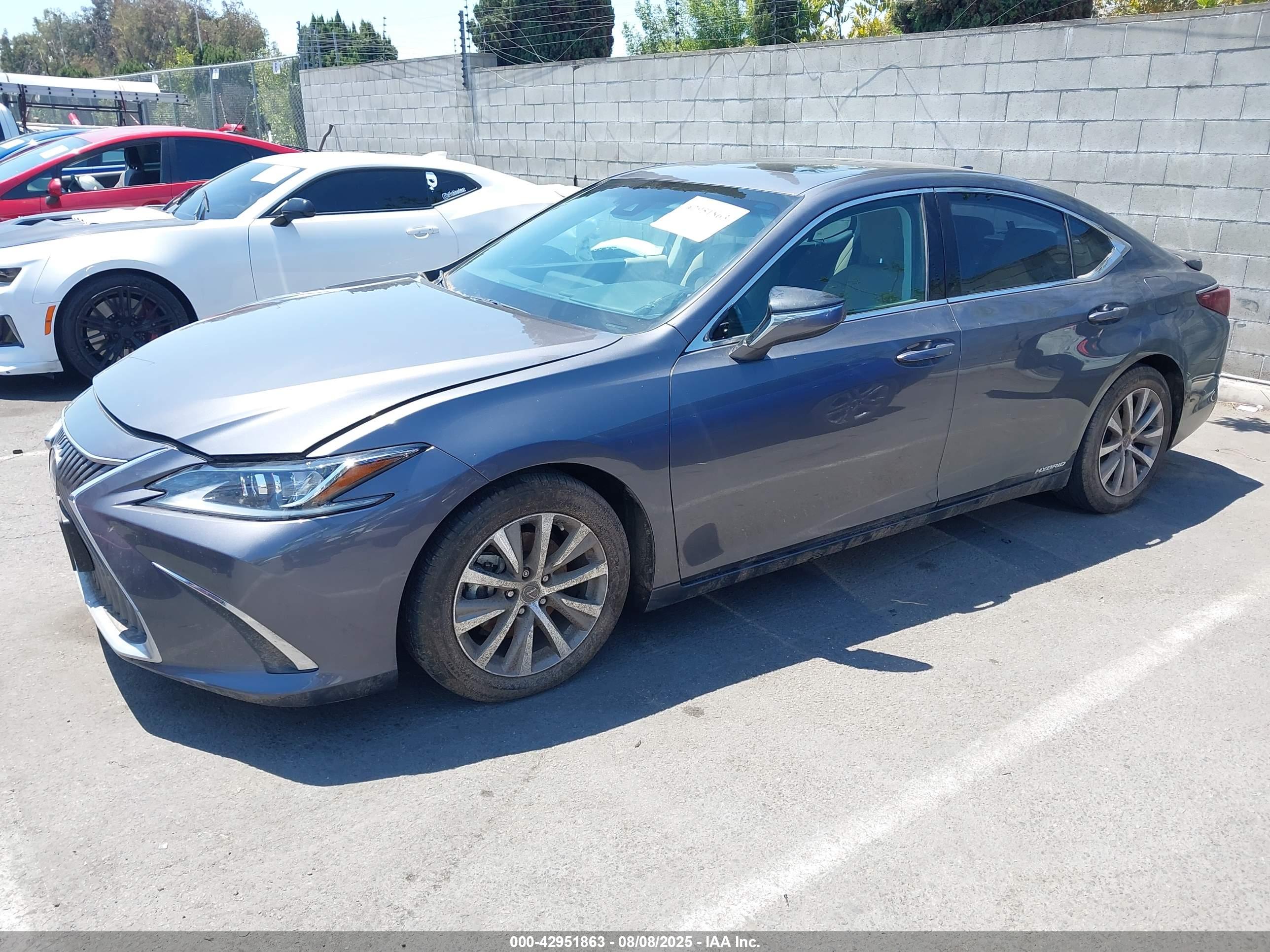 LEXUS ES image 2
