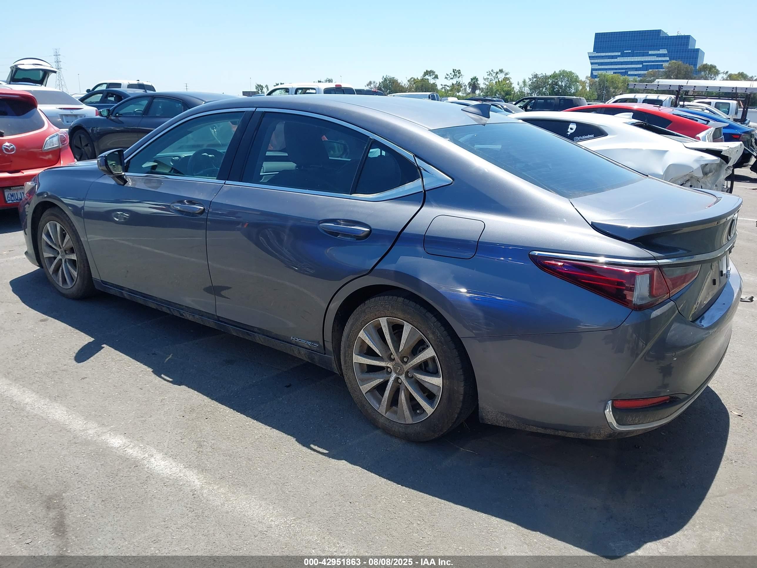 LEXUS ES image 3