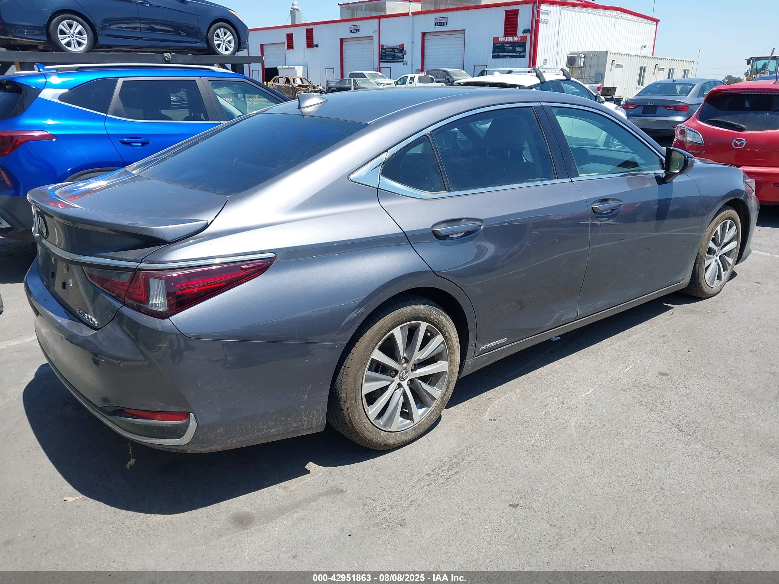 LEXUS ES image 4