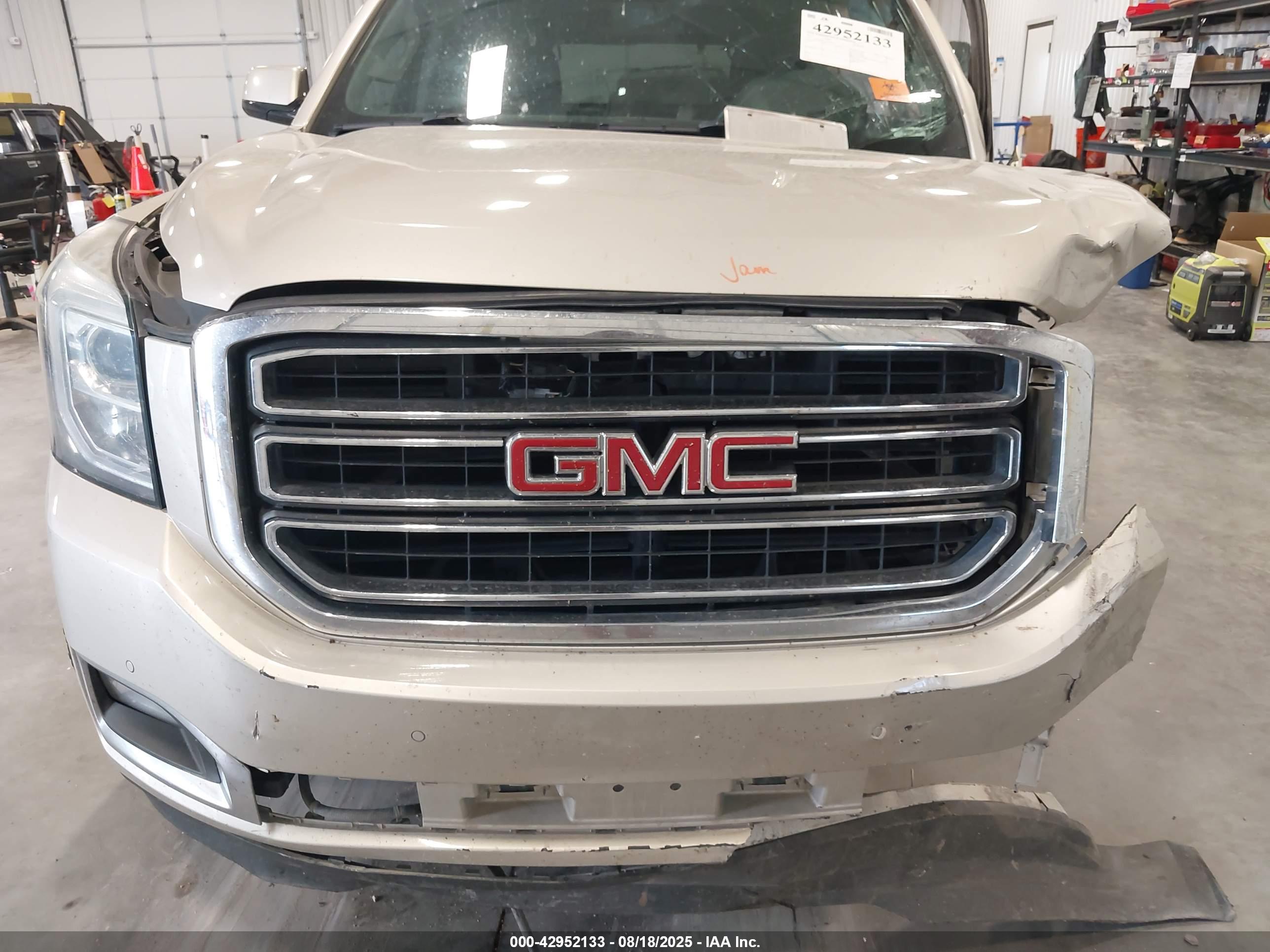 GMC YUKON image 10