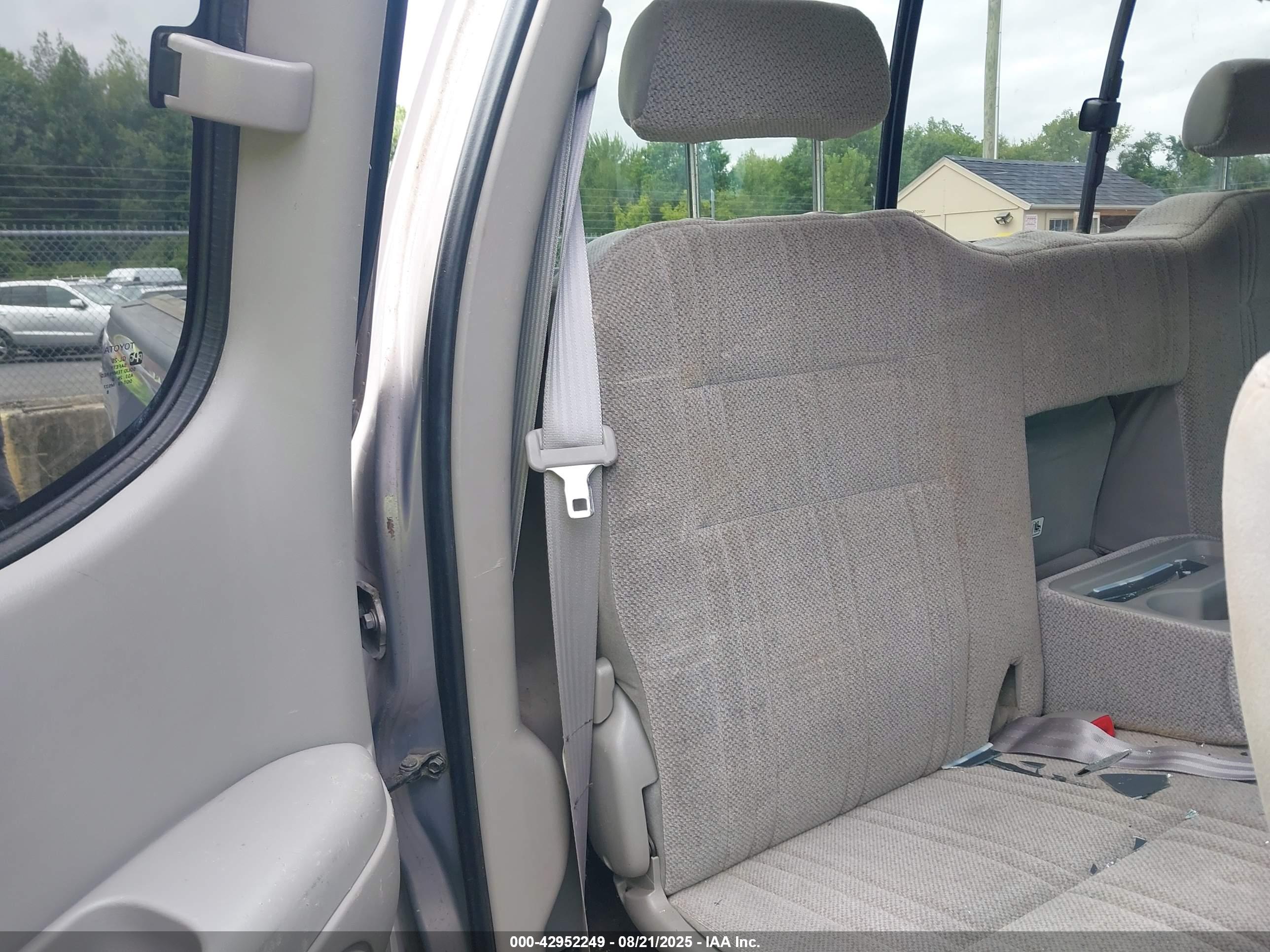TOYOTA TUNDRA image 8