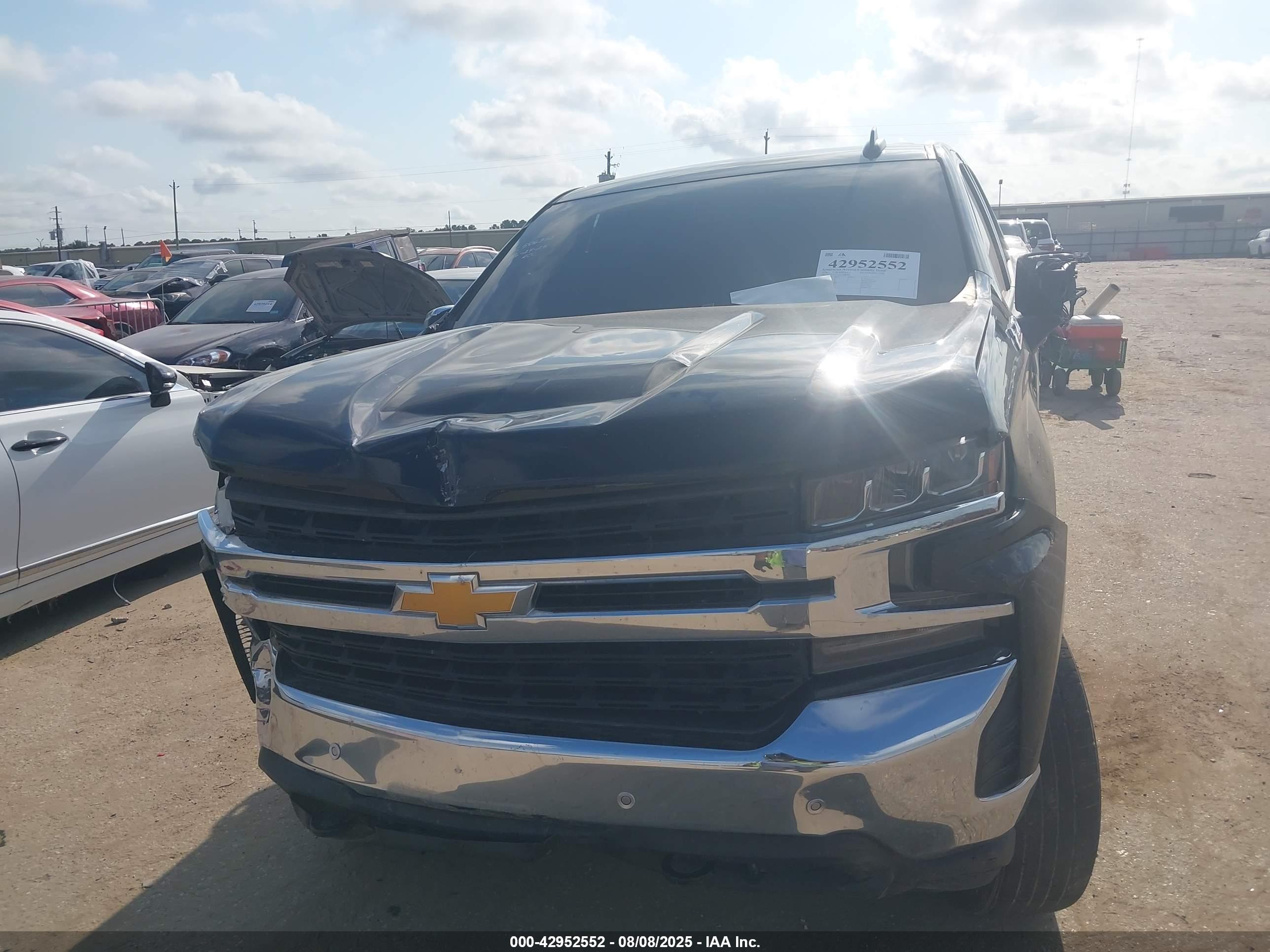 CHEVROLET SILVERADO image 6