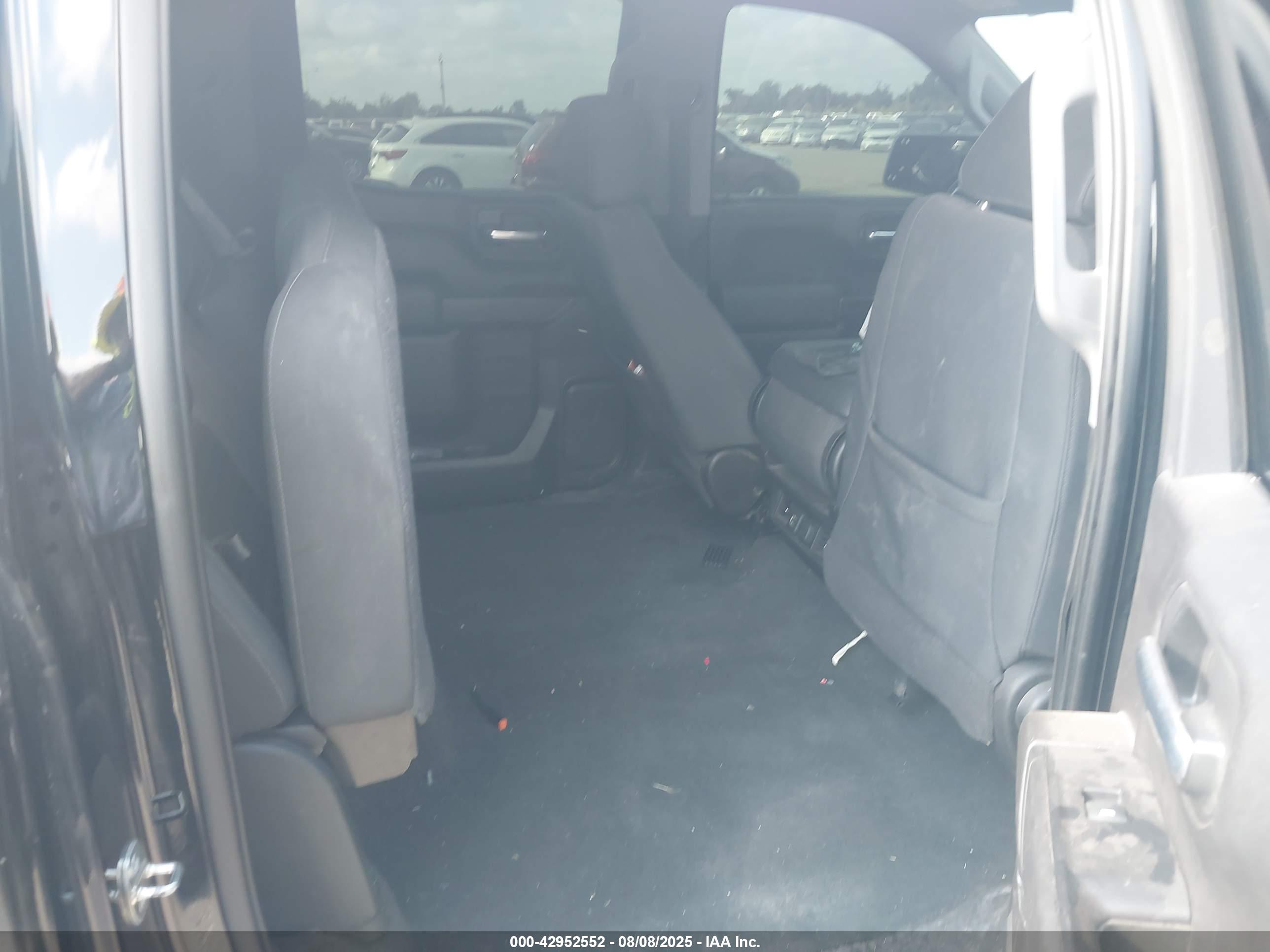 CHEVROLET SILVERADO image 8