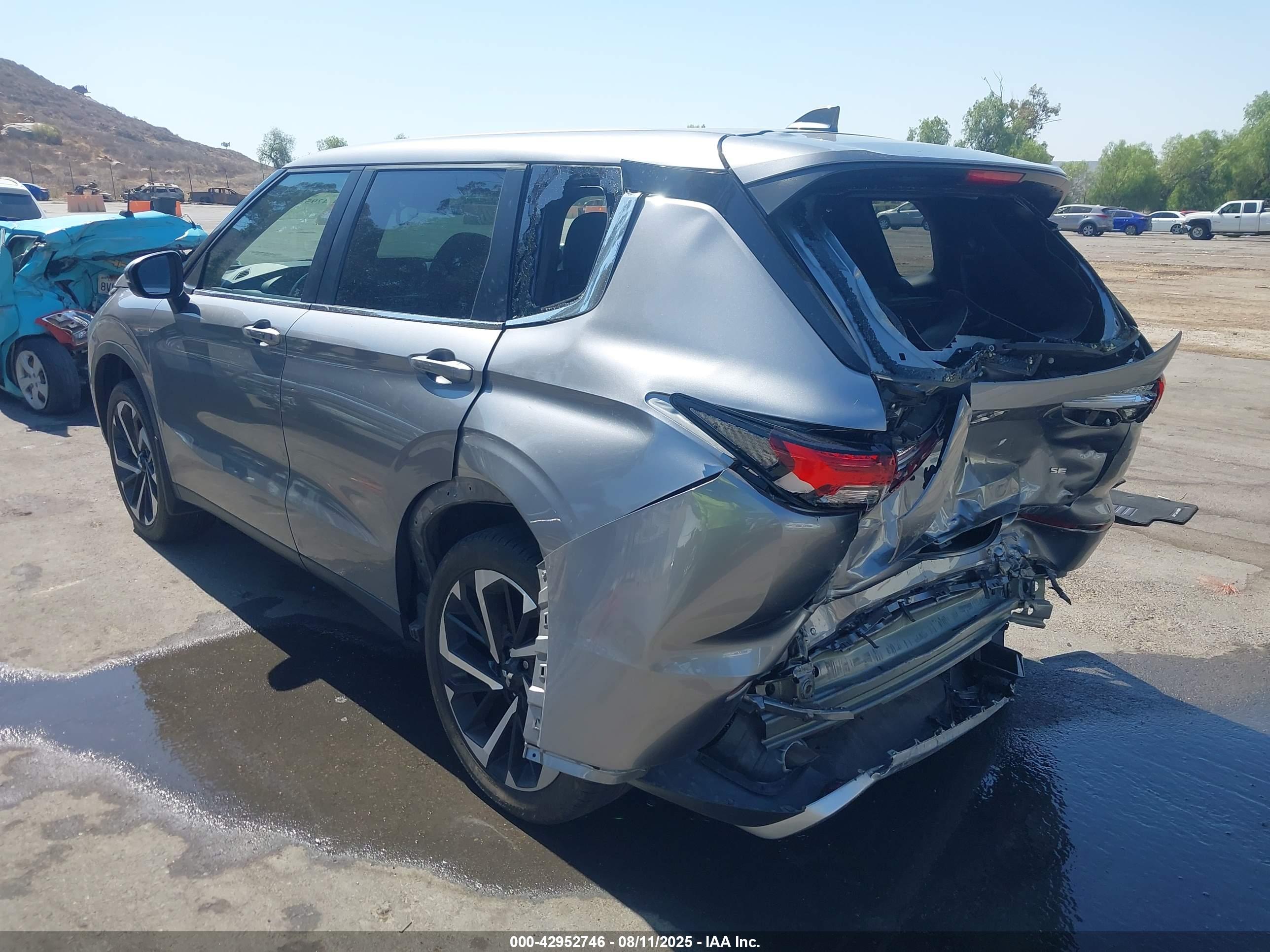 MITSUBISHI OUTLANDER image 3
