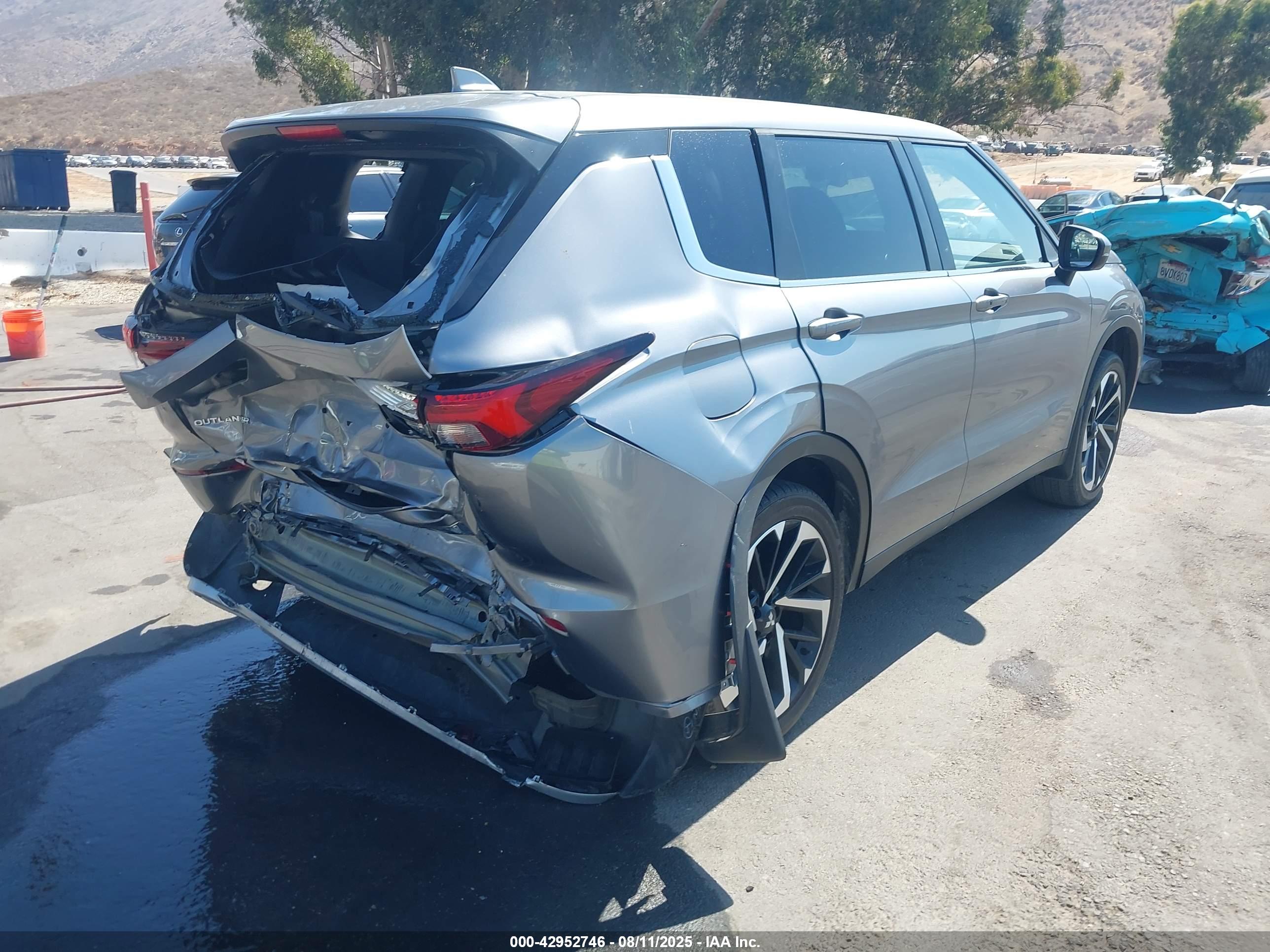 MITSUBISHI OUTLANDER image 4