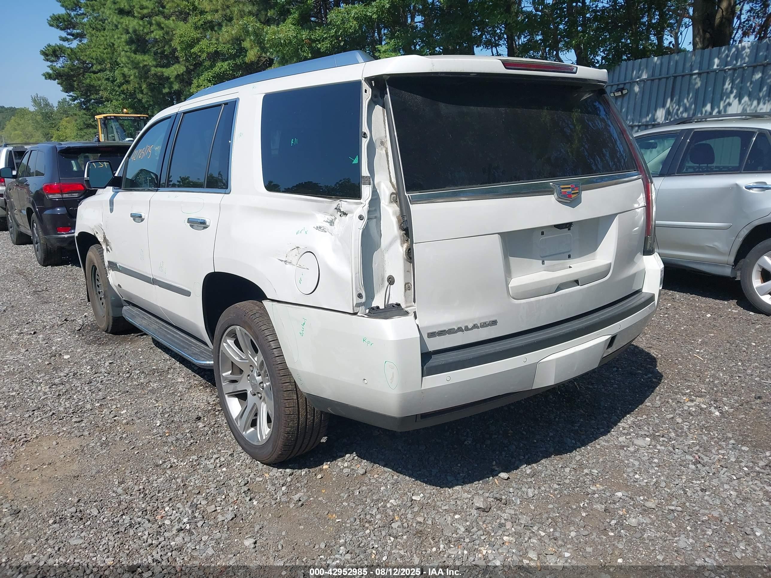 CADILLAC ESCALADE image 3