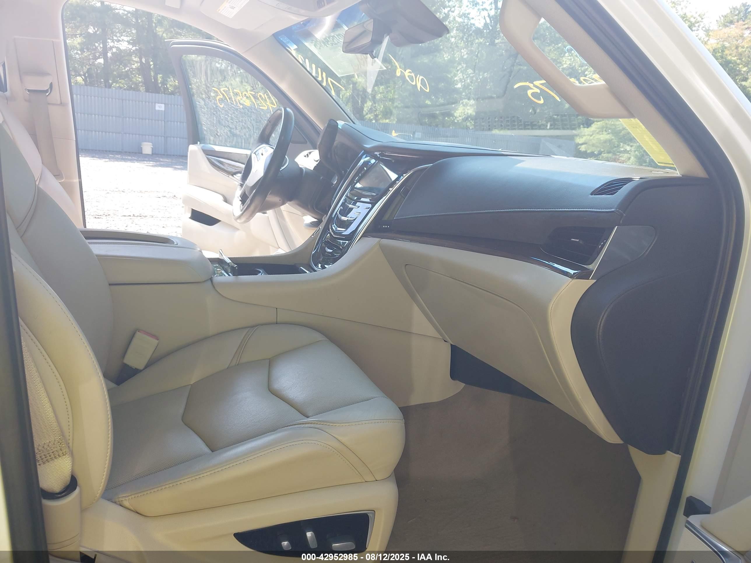 CADILLAC ESCALADE image 5