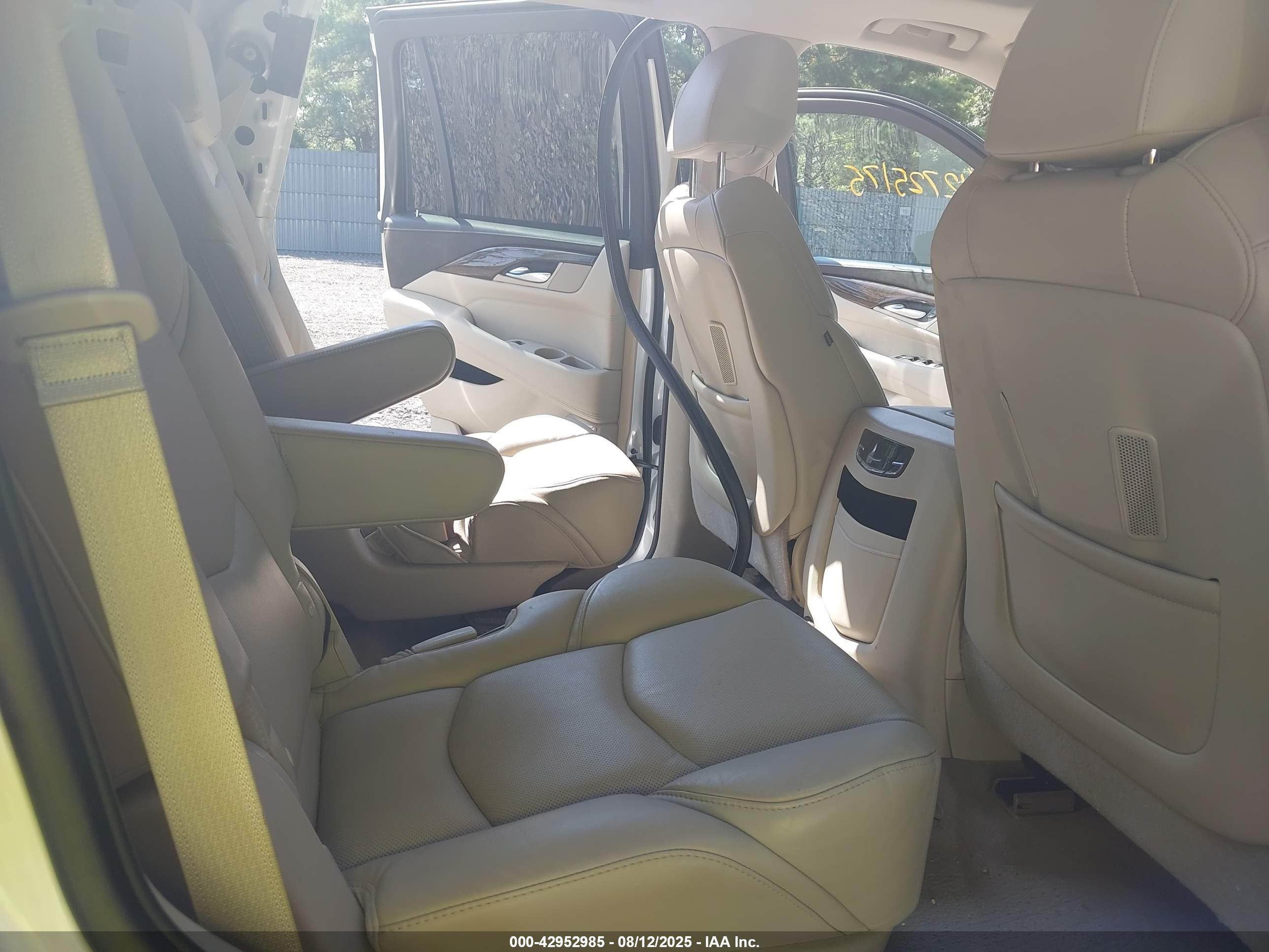 CADILLAC ESCALADE image 8