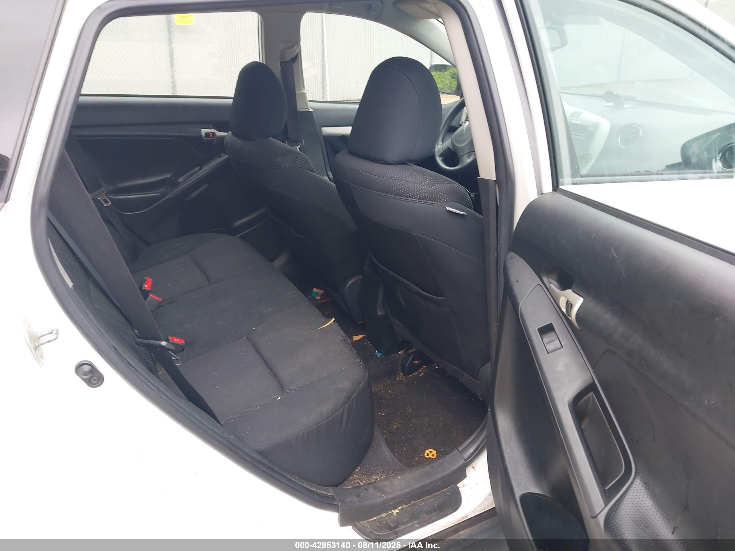 PONTIAC VIBE image 8